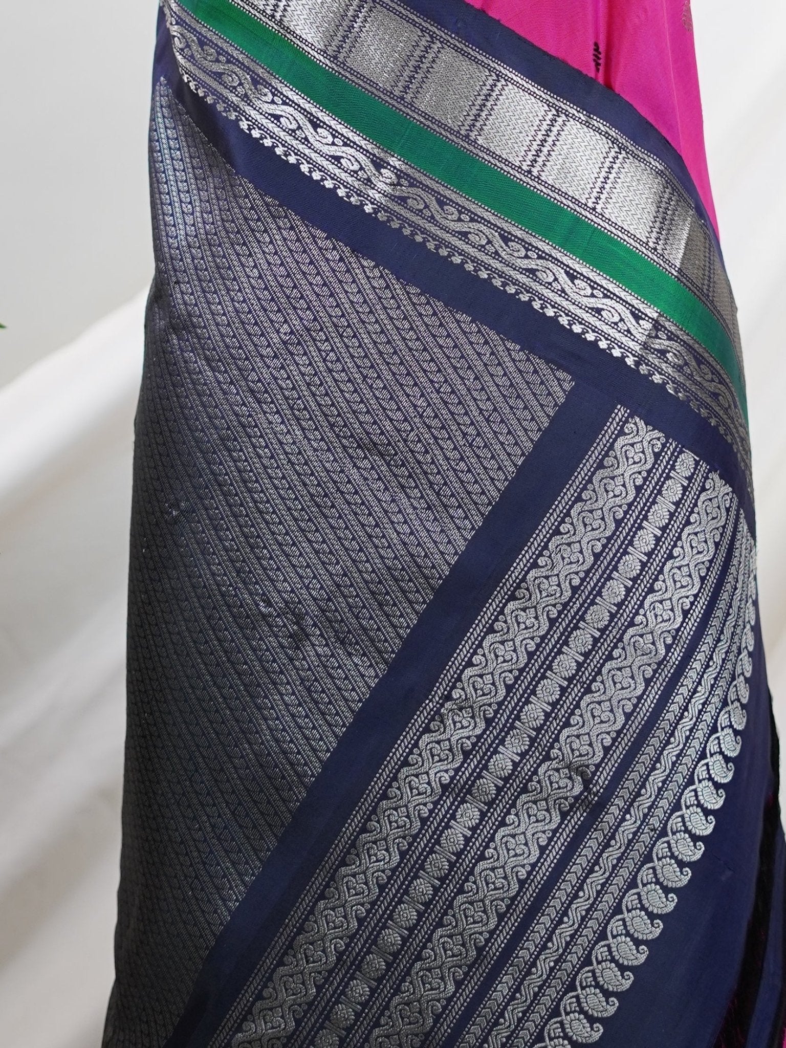 Gadwal Silk 100% Pure Silk - Manoranjitham Weaves - Handloom Store