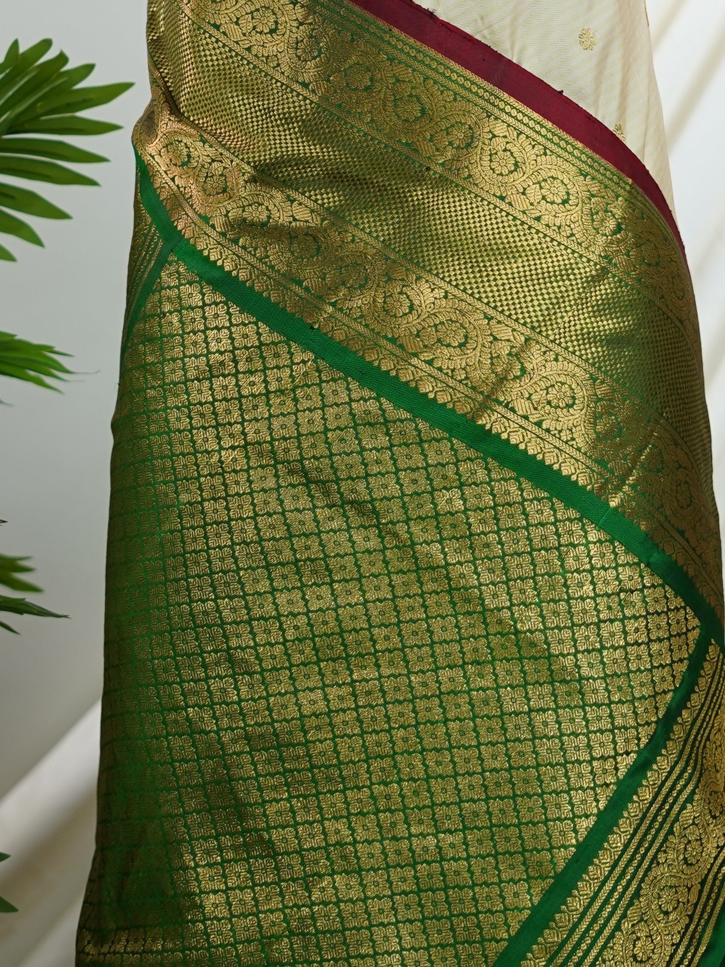 Gadwal Silk Dusty Oink 100% Pure Silk - Manoranjitham Weaves - Handloom Store