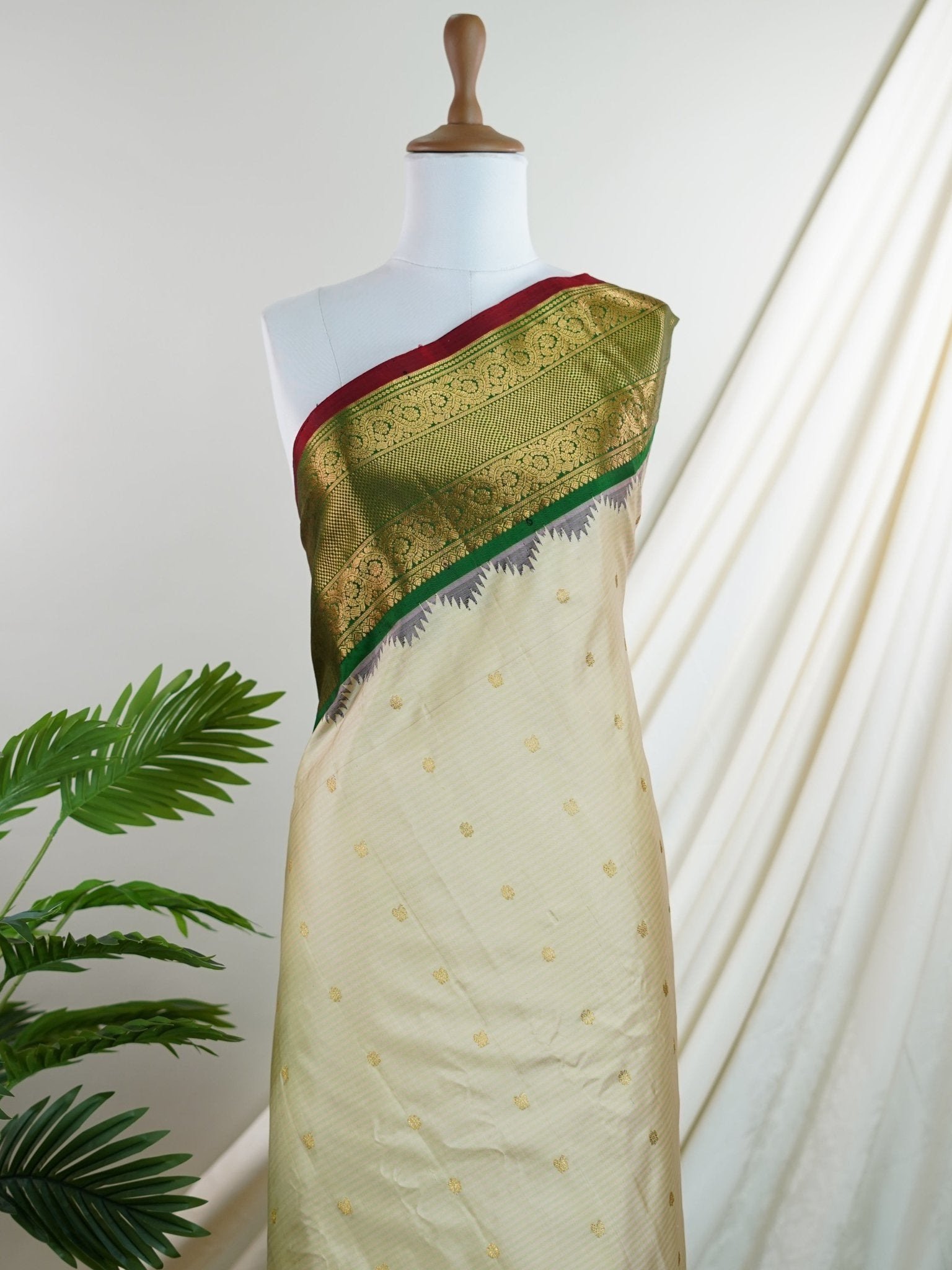 Gadwal Silk Dusty Oink 100% Pure Silk - Manoranjitham Weaves - Handloom Store