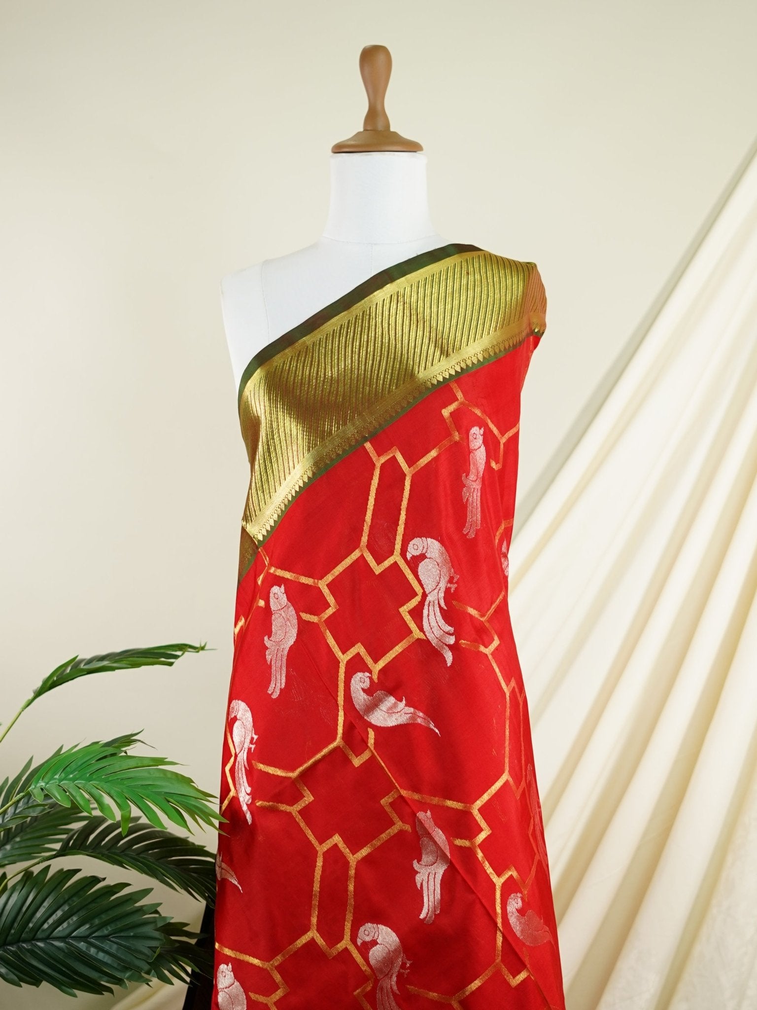 Venkatagiri Silk Red 100% Pure Silk - Manoranjitham Weaves - Handloom Store