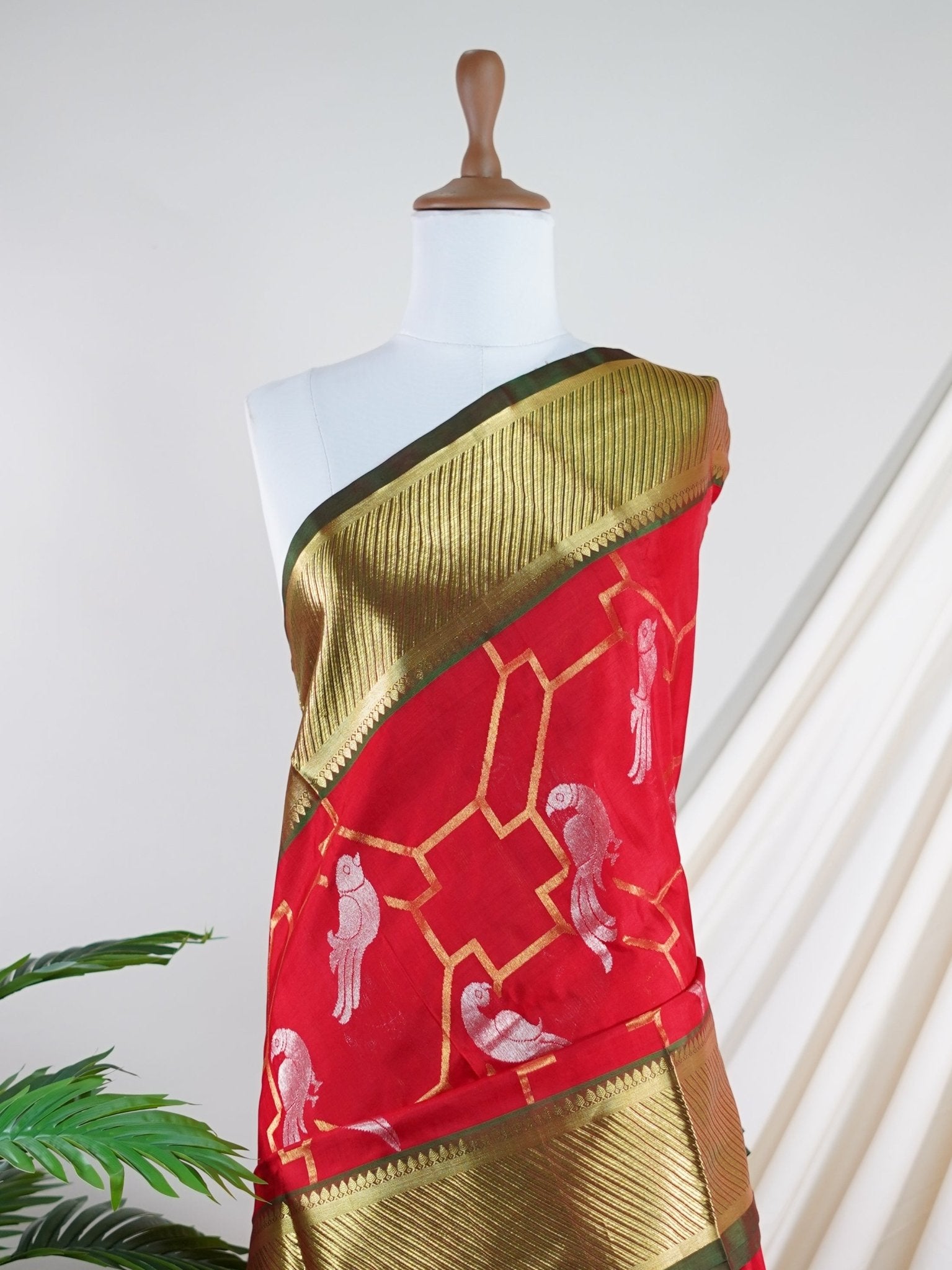 Venkatagiri Silk Red 100% Pure Silk - Manoranjitham Weaves - Handloom Store