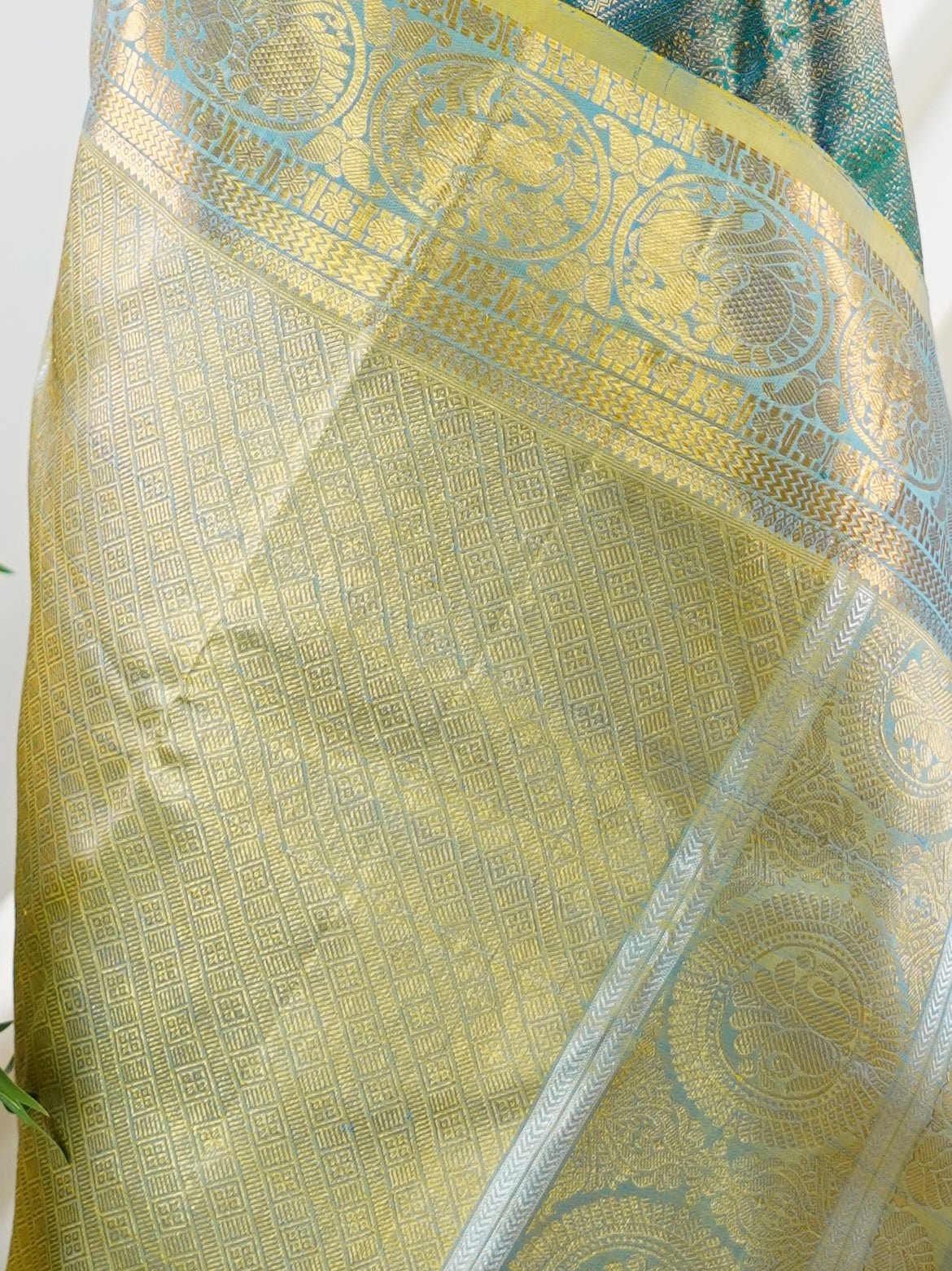Kanchipuram Silk Green 100% Pure Silk - Manoranjitham Weaves - Handloom Store