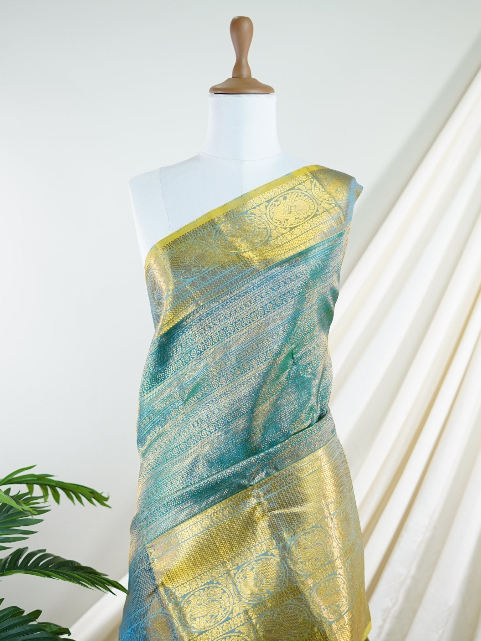 Kanchipuram Silk Green 100% Pure Silk - Manoranjitham Weaves - Handloom Store