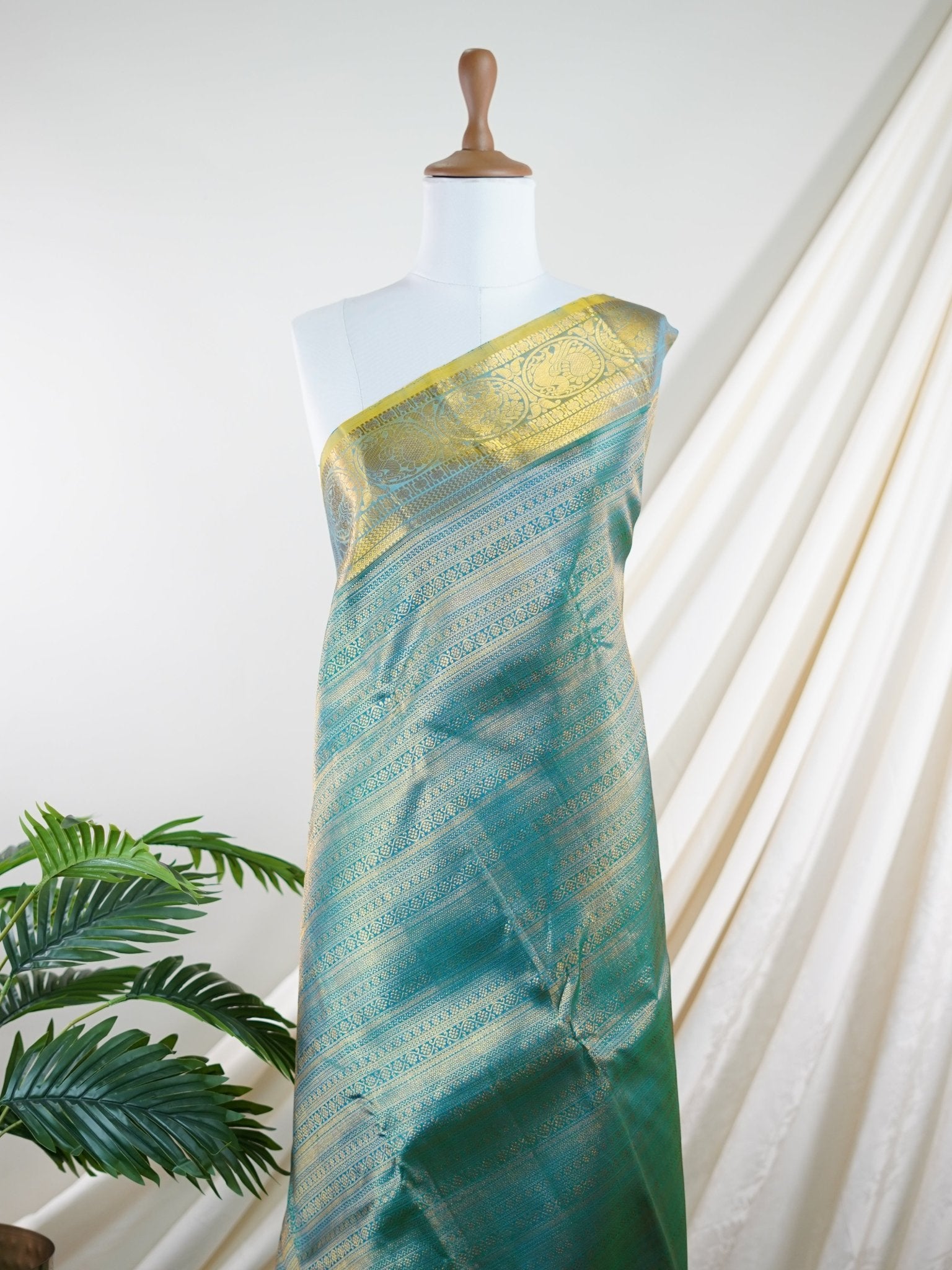 Kanchipuram Silk Green 100% Pure Silk - Manoranjitham Weaves - Handloom Store