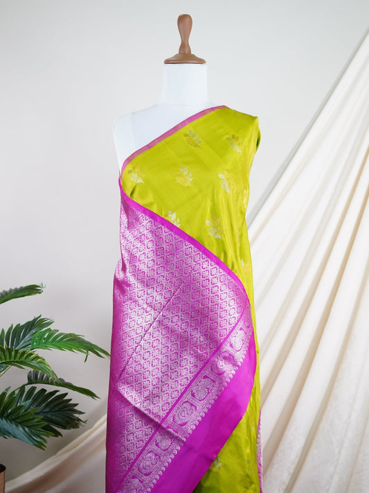 Venkatagiri Silk Parrot Green 100% Pure Silk - Manoranjitham Weaves - Handloom Store