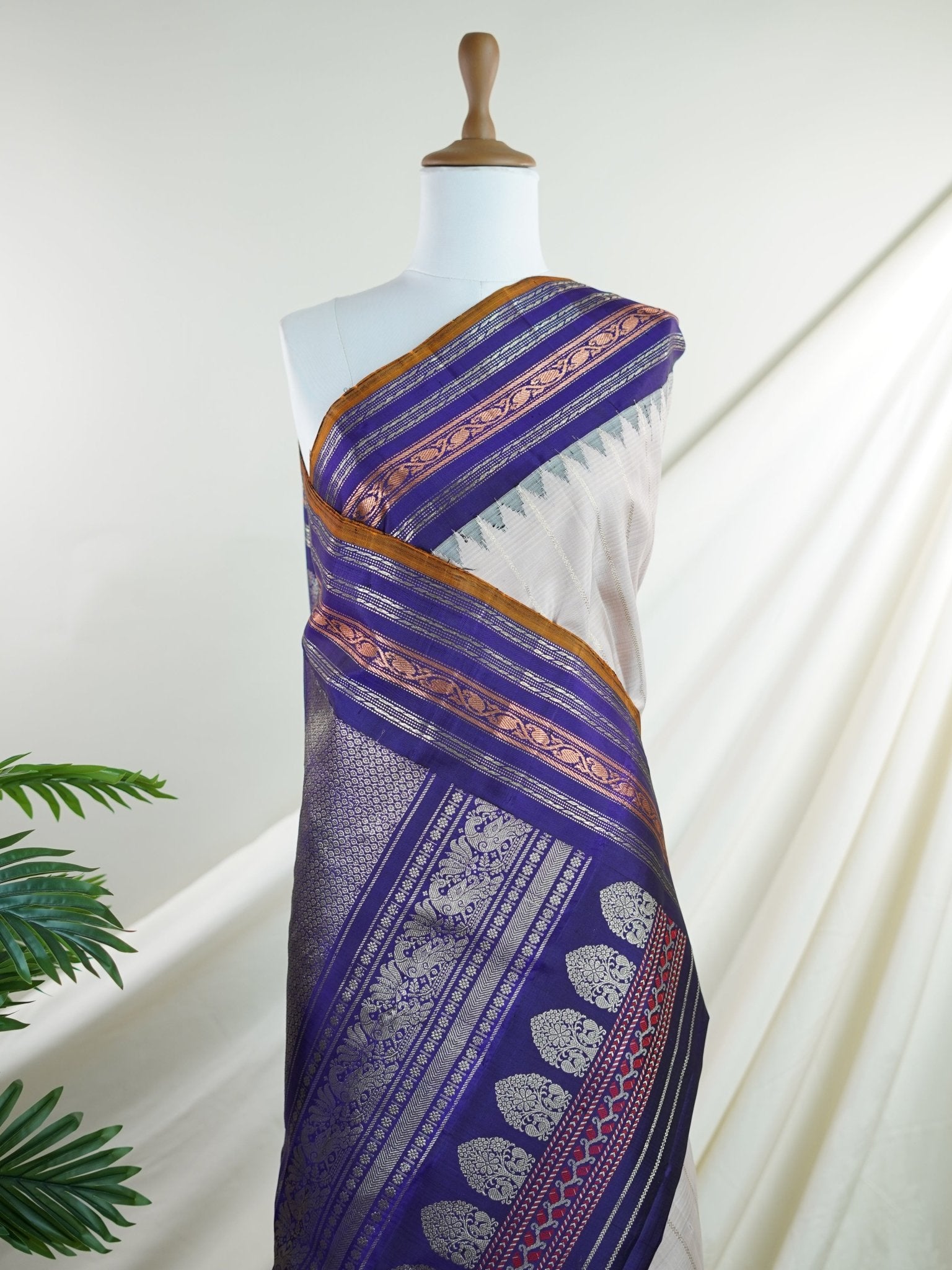 Gadwal Silk 100% Pure Silk - Manoranjitham Weaves - Handloom Store