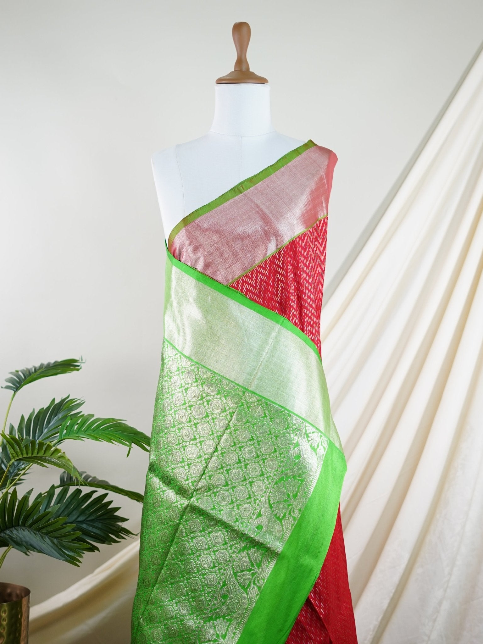 Venkatagiri Silk Red 100% Pure Silk - Manoranjitham Weaves - Handloom Store