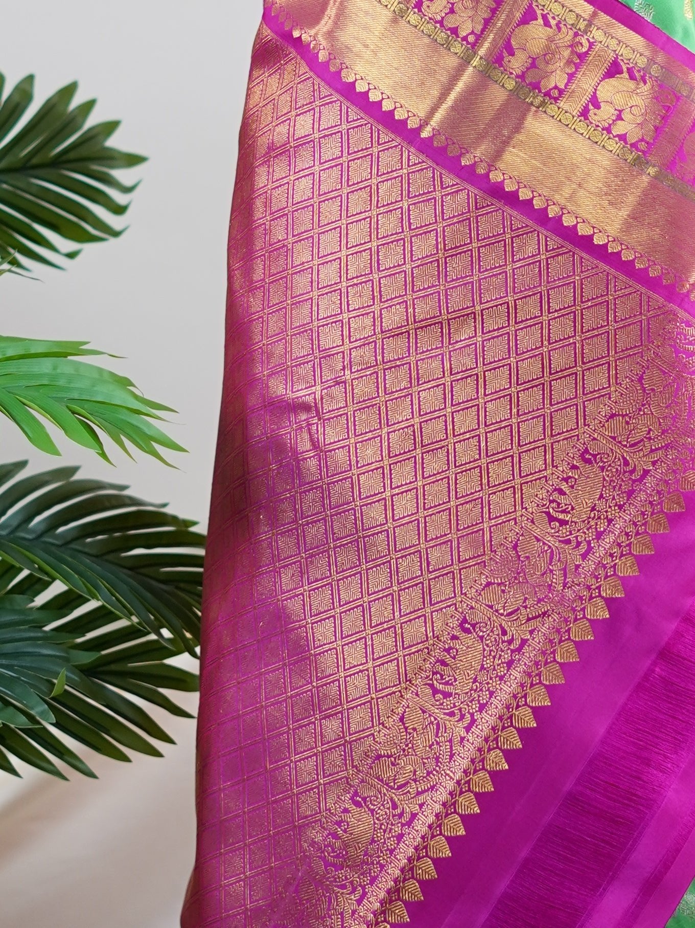 Kanchipuram Silk Green 100% Pure Silk - Manoranjitham Weaves - Handloom Store