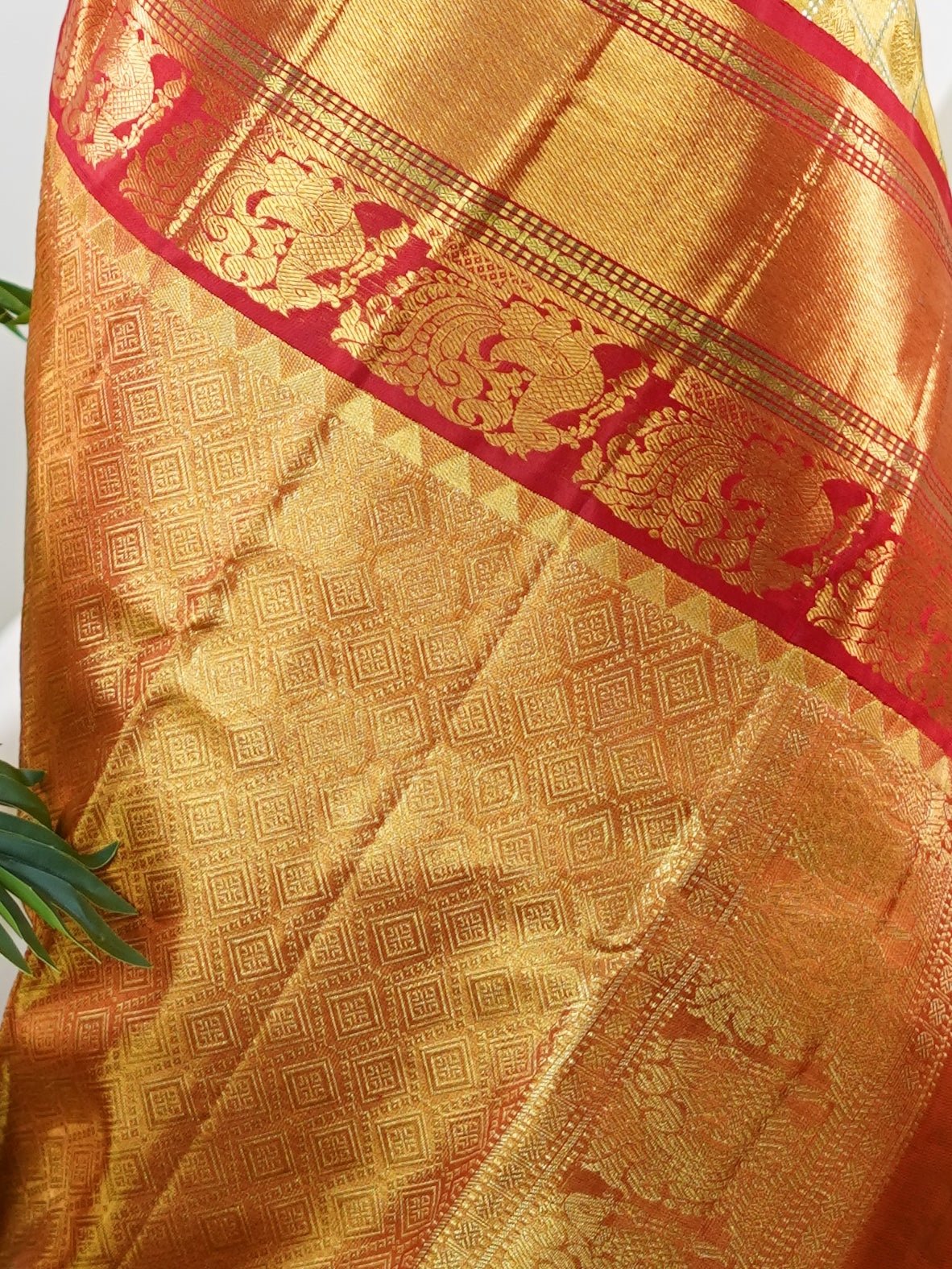 Kanchipuram Silk Gold 100% Pure Silk - Manoranjitham Weaves - Handloom Store