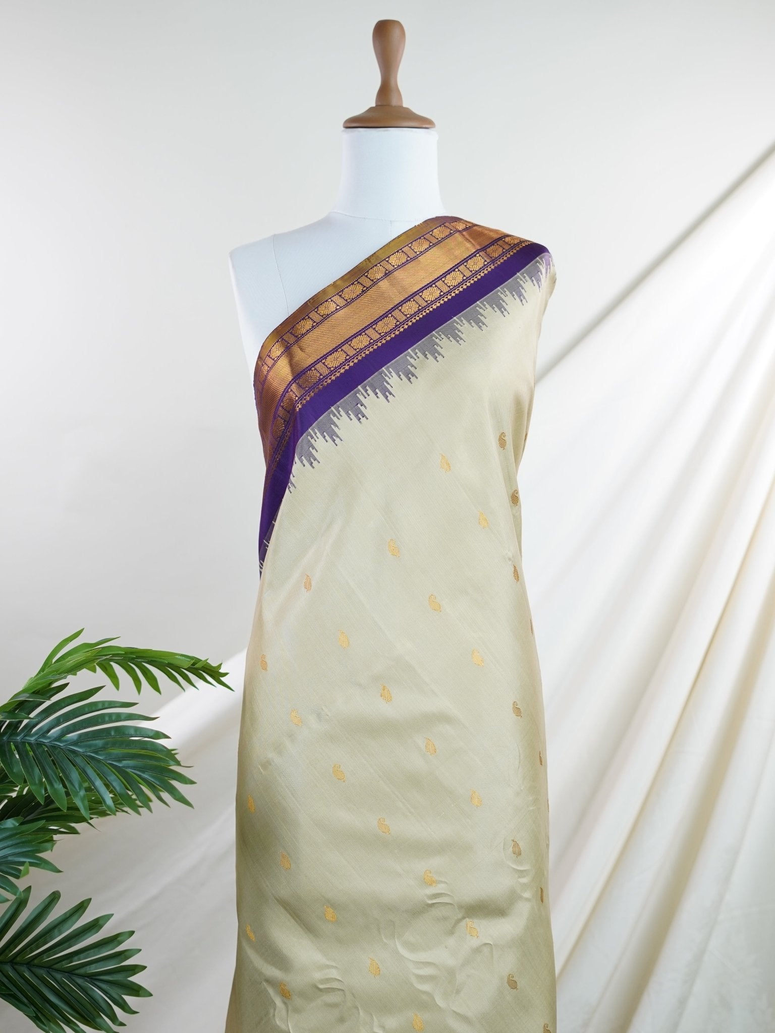 Gadwal Silk 100% Pure Silk - Manoranjitham Weaves - Handloom Store