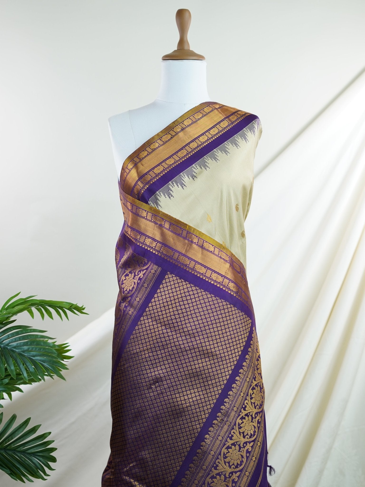 Gadwal Silk 100% Pure Silk - Manoranjitham Weaves - Handloom Store