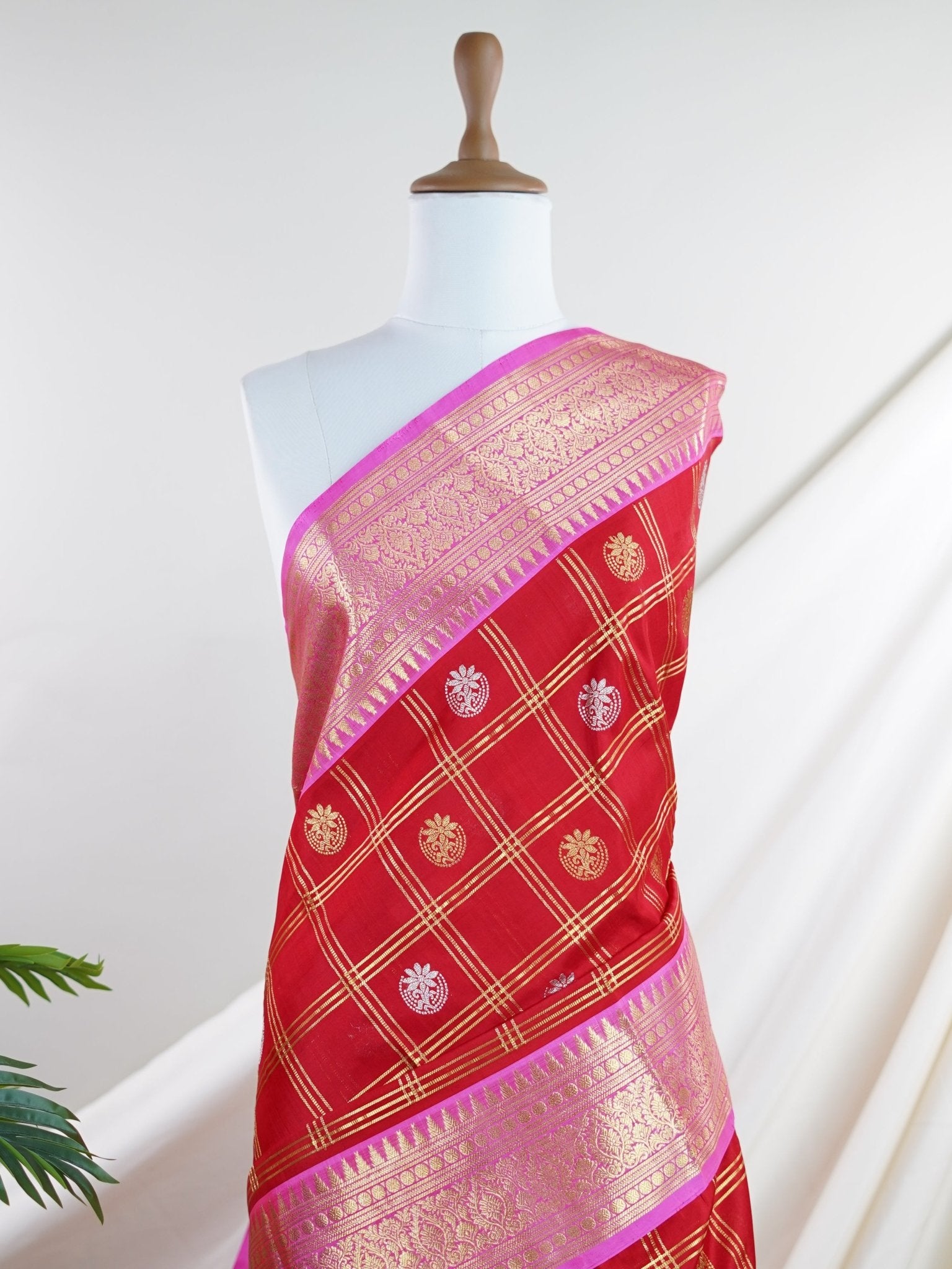 Venkatagiri Silk 100% Pure Silk - Manoranjitham Weaves - Handloom Store