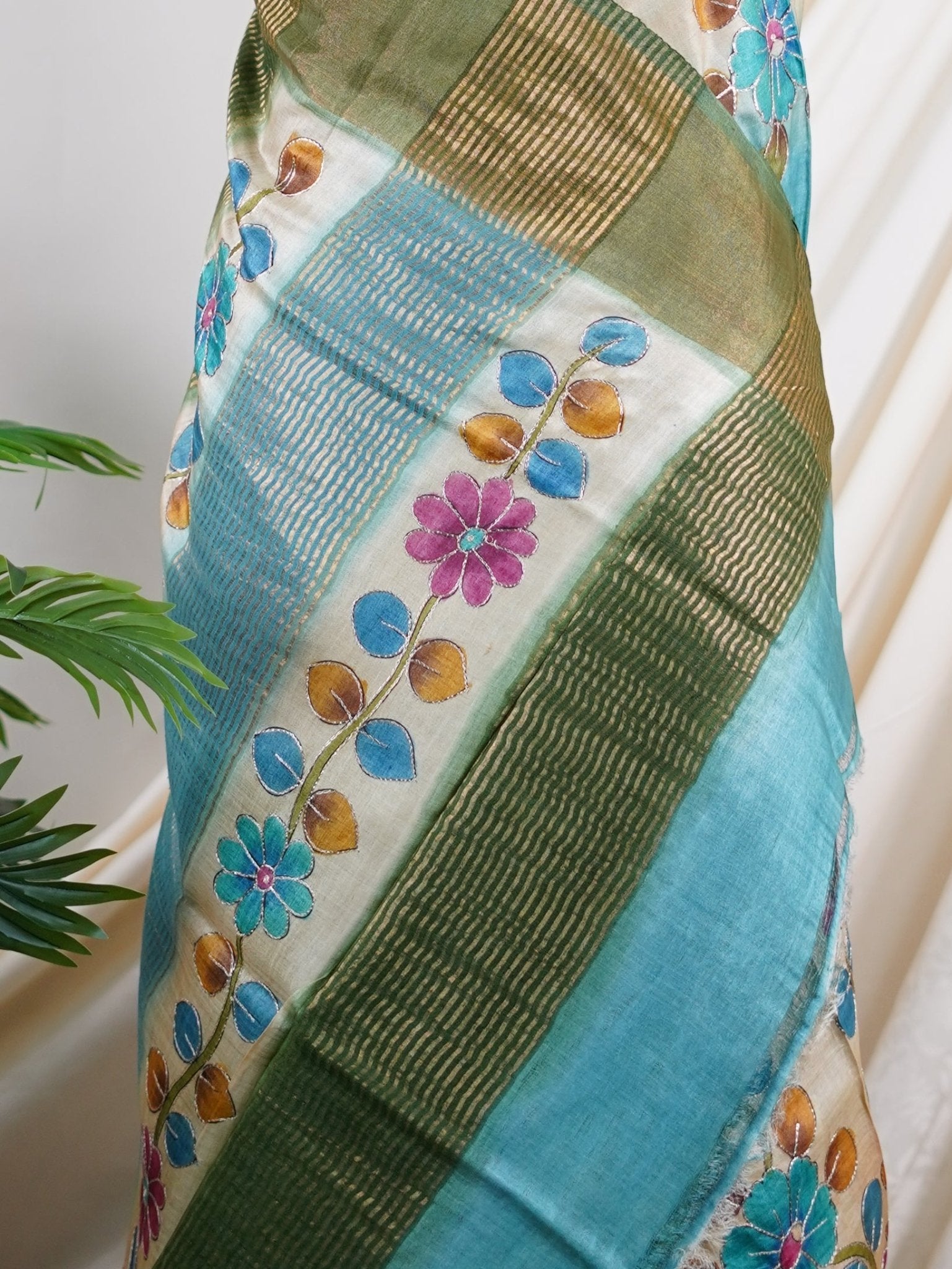 Tussars Off-White 100% Pure Tussar - Manoranjitham Weaves - Handloom Store