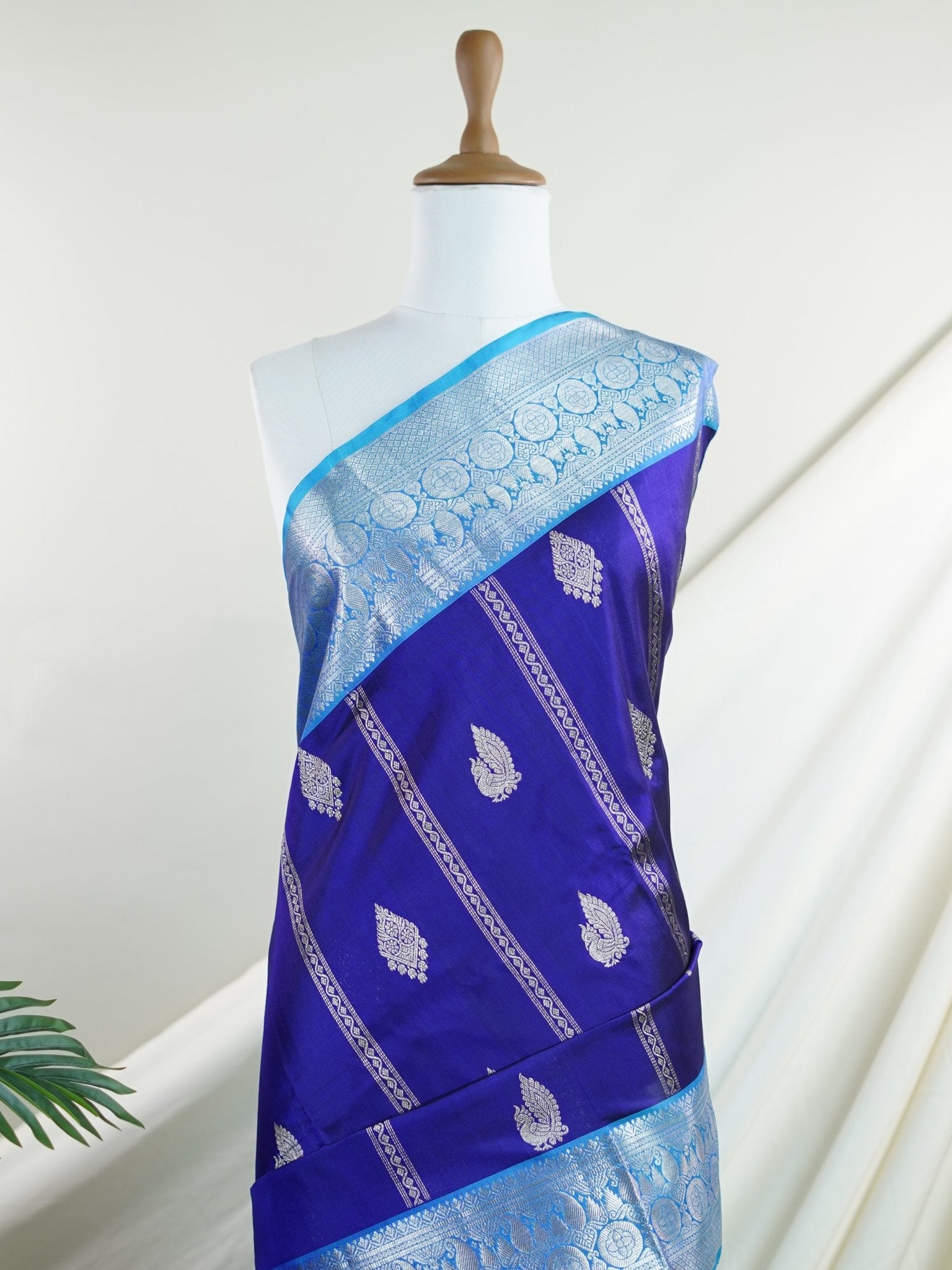 Venkatagiri Silk 100% Pure Silk - Manoranjitham Weaves - Handloom Store