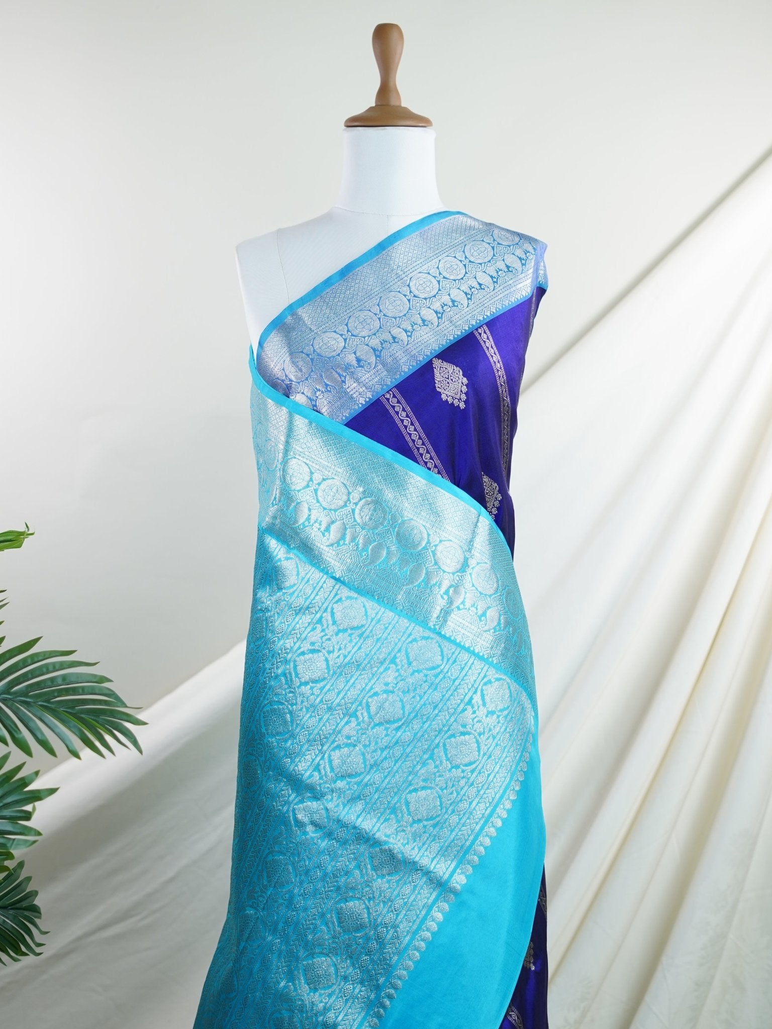 Venkatagiri Silk 100% Pure Silk - Manoranjitham Weaves - Handloom Store