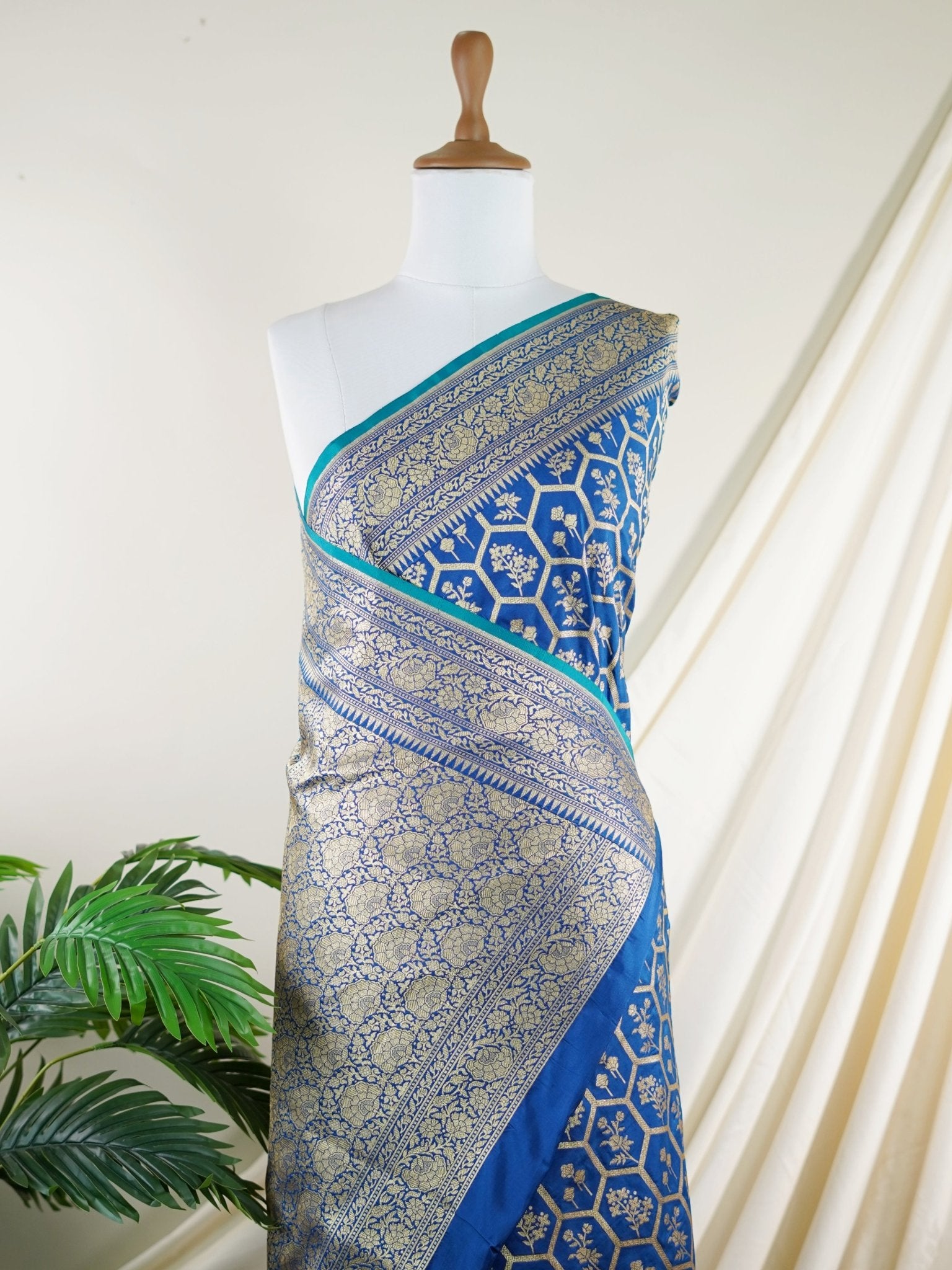 Katan Navy Blue 100% Pure Katan Silk - Manoranjitham Weaves - Handloom Store