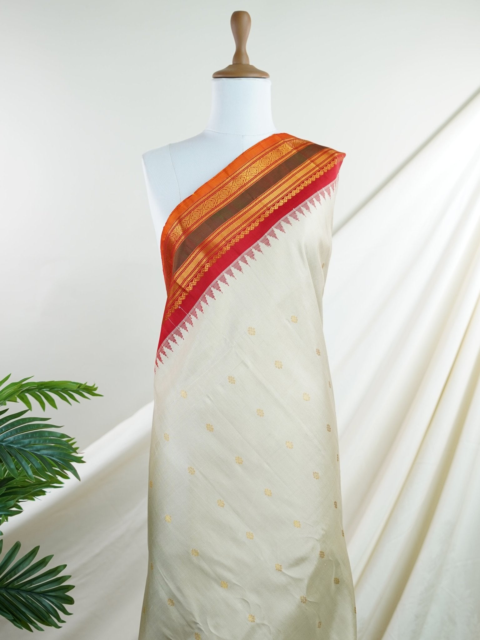 Gadwal Silk 100% Pure Silk - Manoranjitham Weaves - Handloom Store