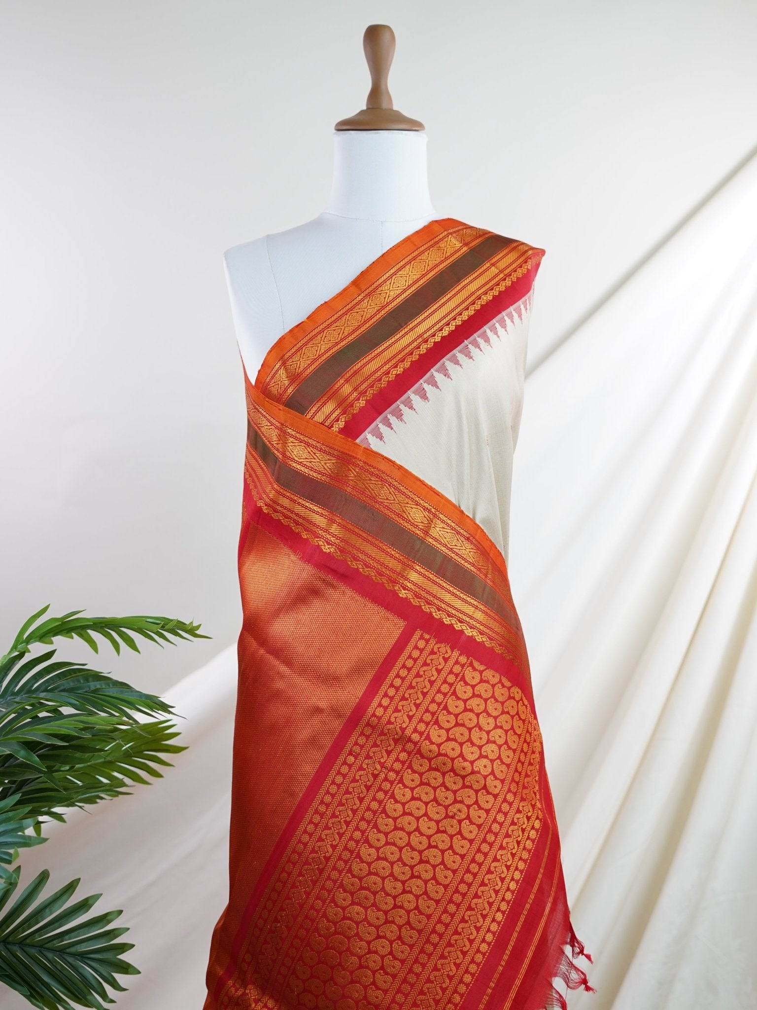 Gadwal Silk 100% Pure Silk - Manoranjitham Weaves - Handloom Store