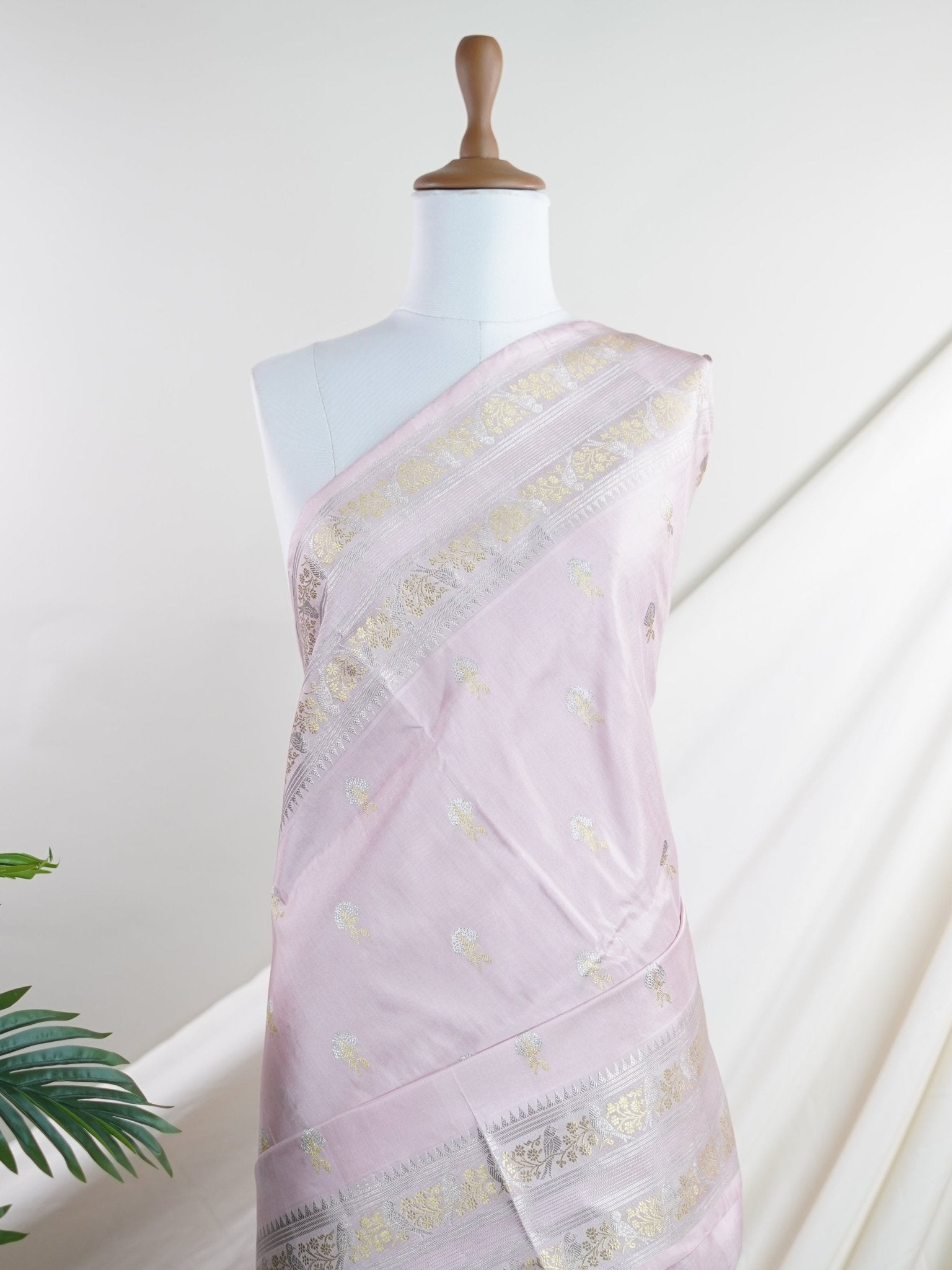 Venkatagiri Silk 100% Pure Silk - Manoranjitham Weaves - Handloom Store