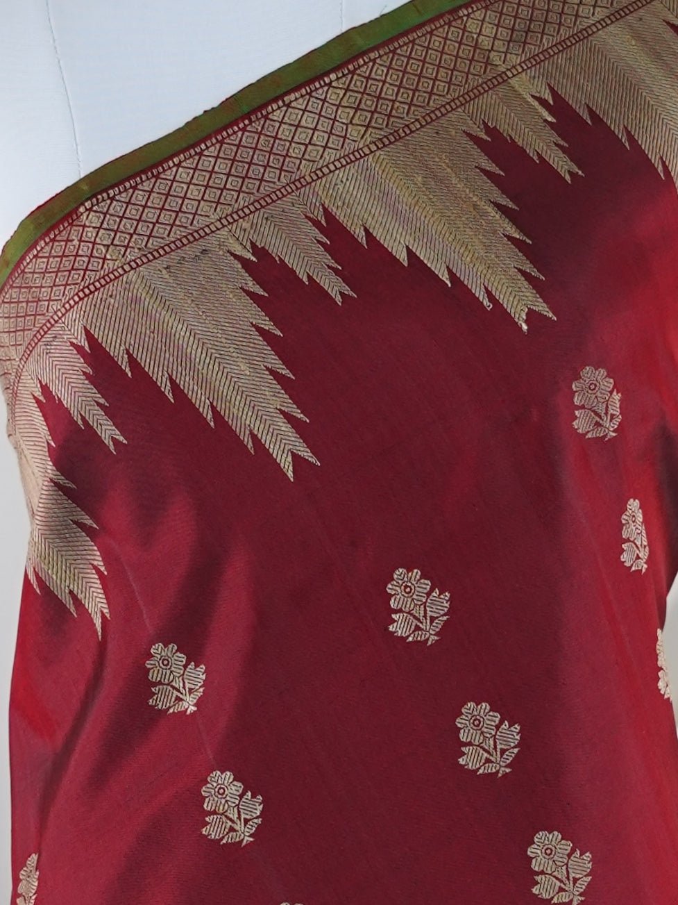 Gadwal Silk Deep Maroon 100% Pure Silk - Manoranjitham Weaves - Handloom Store