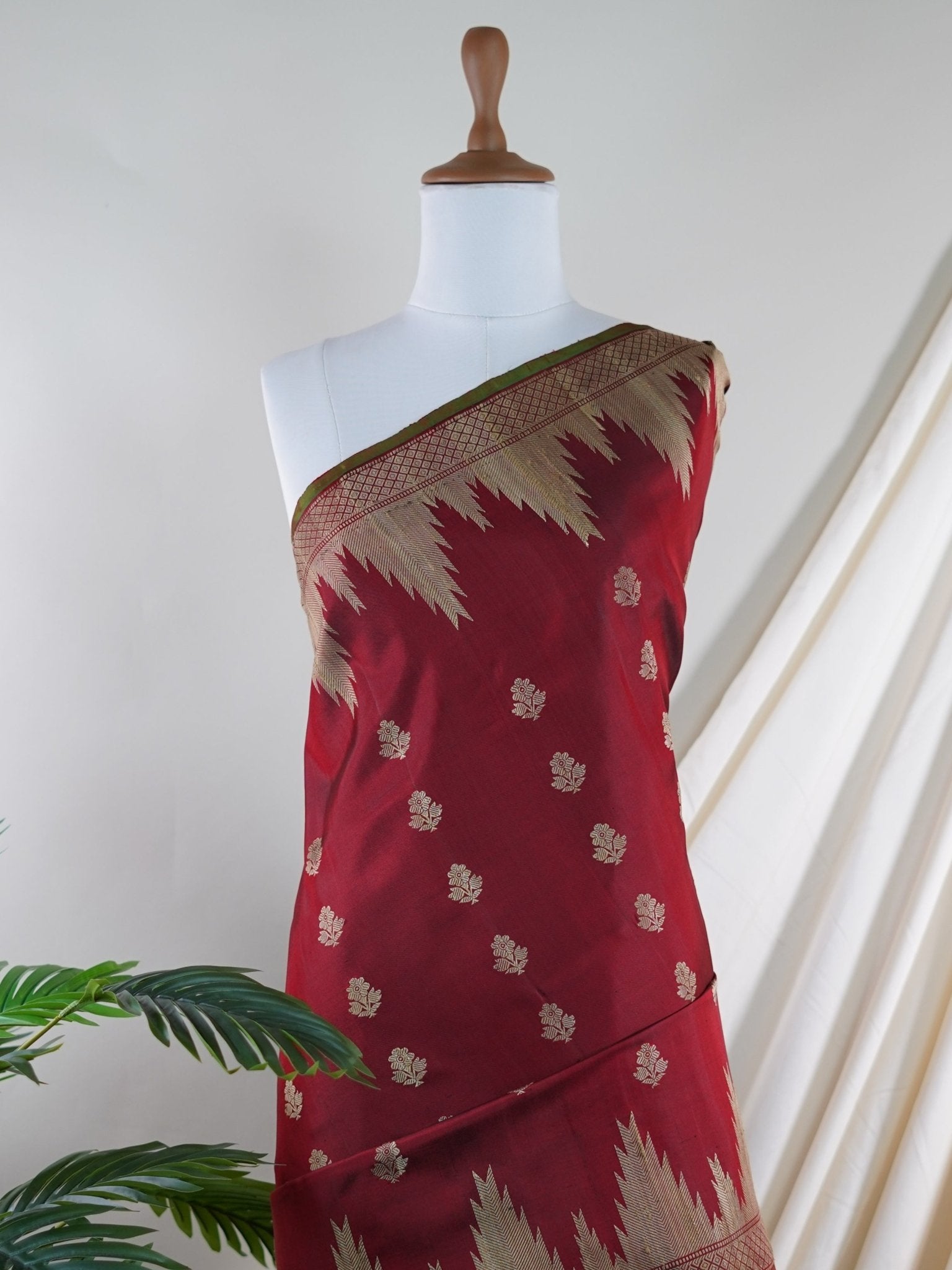 Gadwal Silk Deep Maroon 100% Pure Silk - Manoranjitham Weaves - Handloom Store