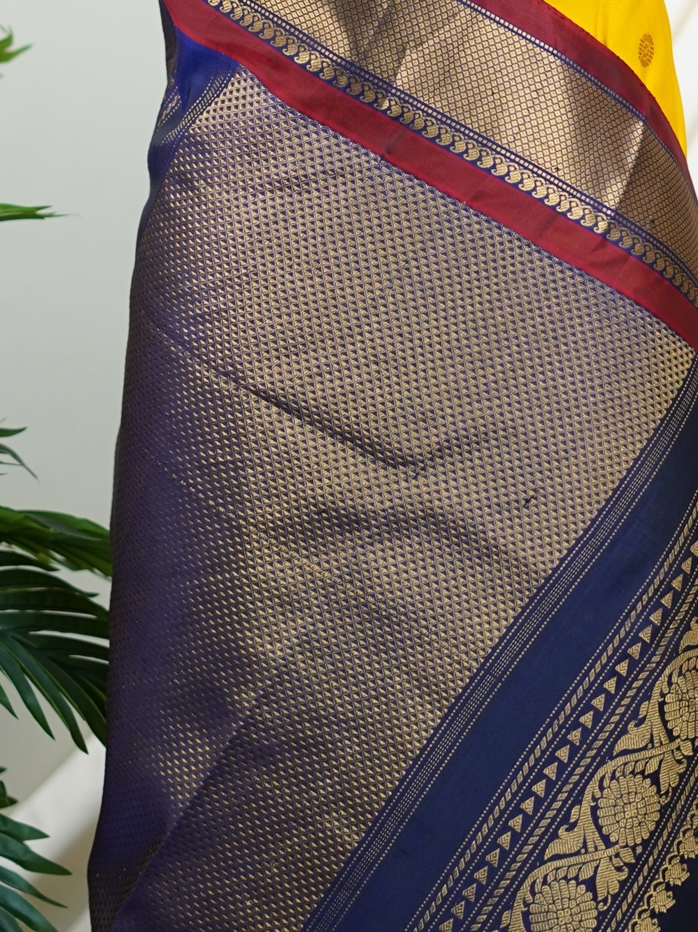 Gadwal Silk Yellow 100% Pure Silk - Manoranjitham Weaves - Handloom Store
