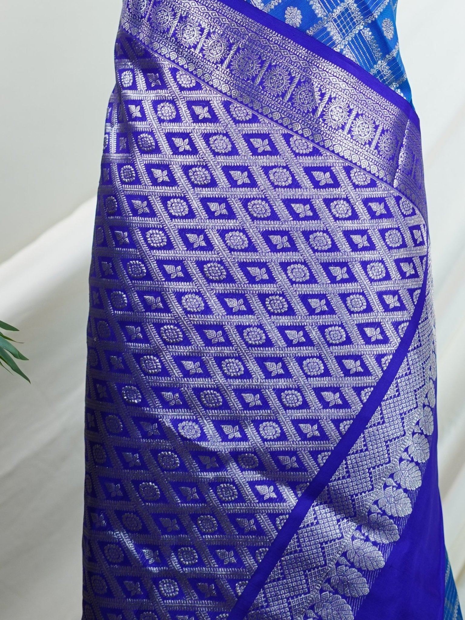 Venkatagiri Silk 100% Pure Silk - Manoranjitham Weaves - Handloom Store