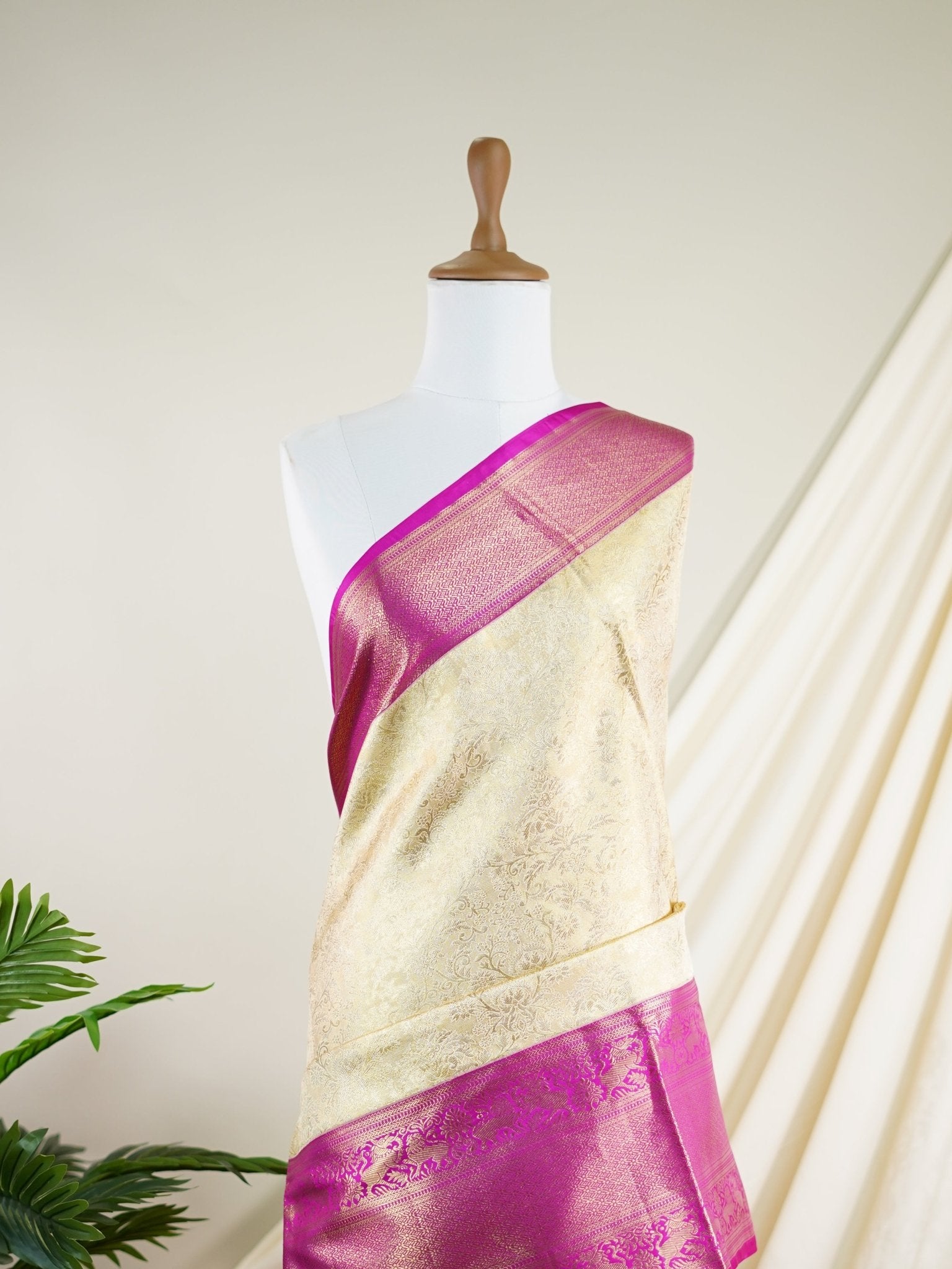 Kanchipuram Silk Golden 100% Pure Silk - Manoranjitham Weaves - Handloom Store