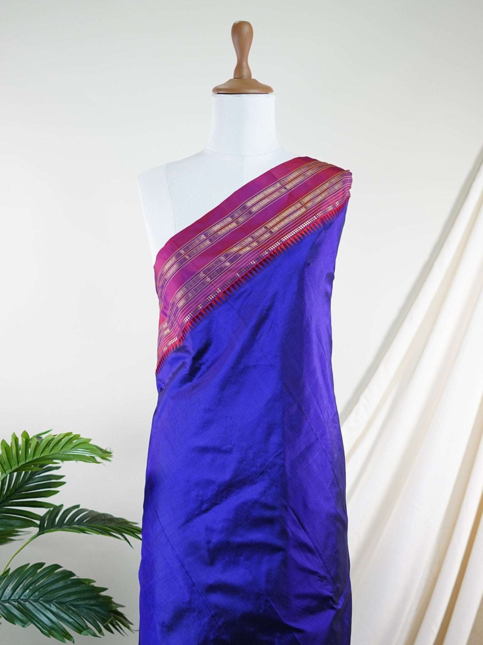 Narayanpet Royal Blue 100% Pure Silk - Manoranjitham Weaves - Handloom Store