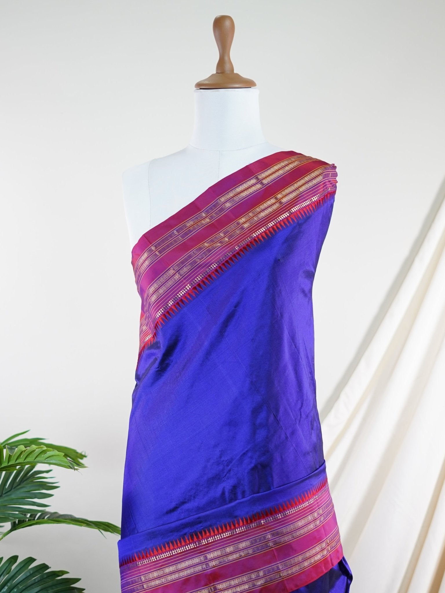 Narayanpet Royal Blue 100% Pure Silk - Manoranjitham Weaves - Handloom Store