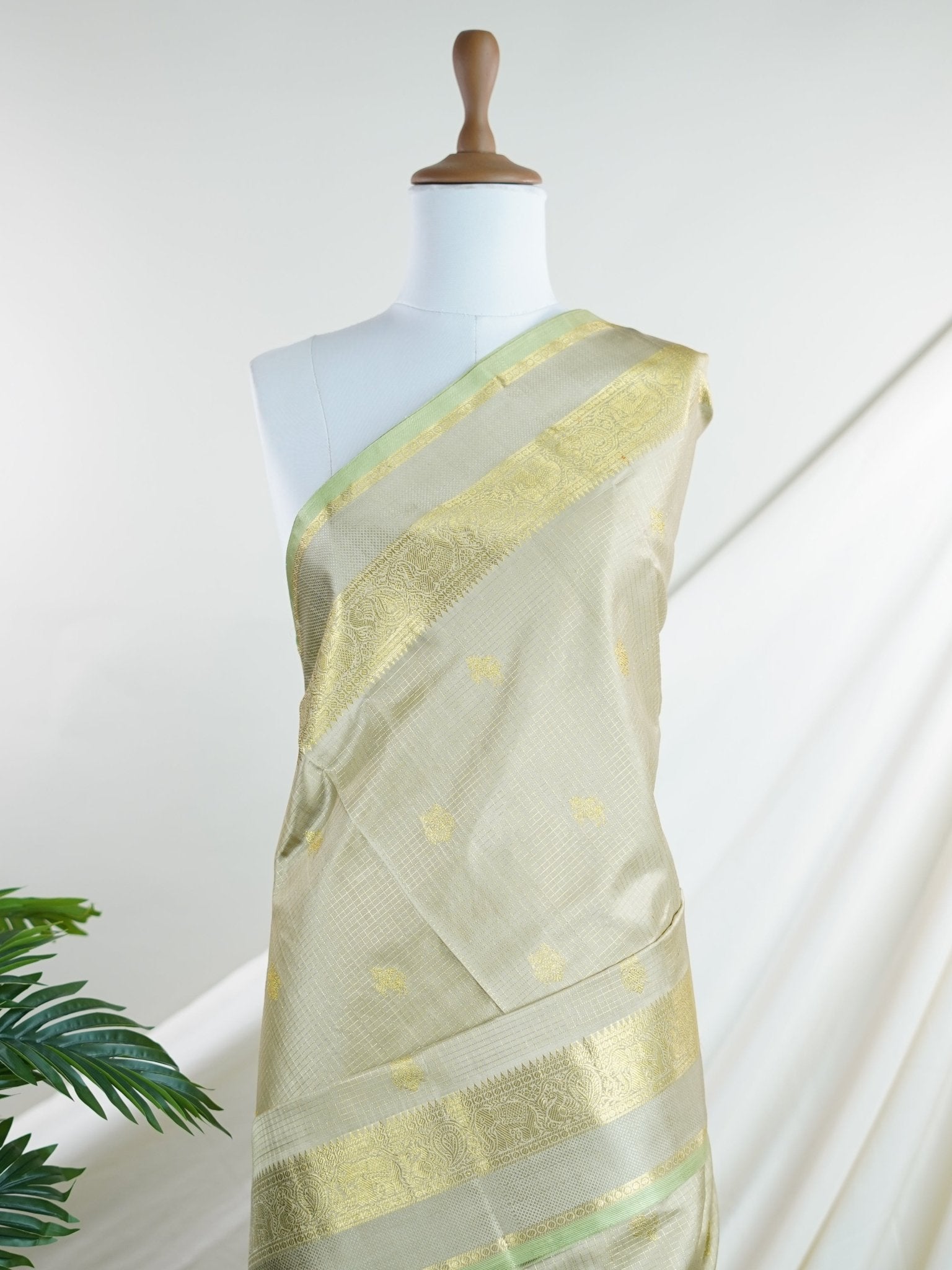 Venkatagiri Silk 100% Pure Silk - Manoranjitham Weaves - Handloom Store