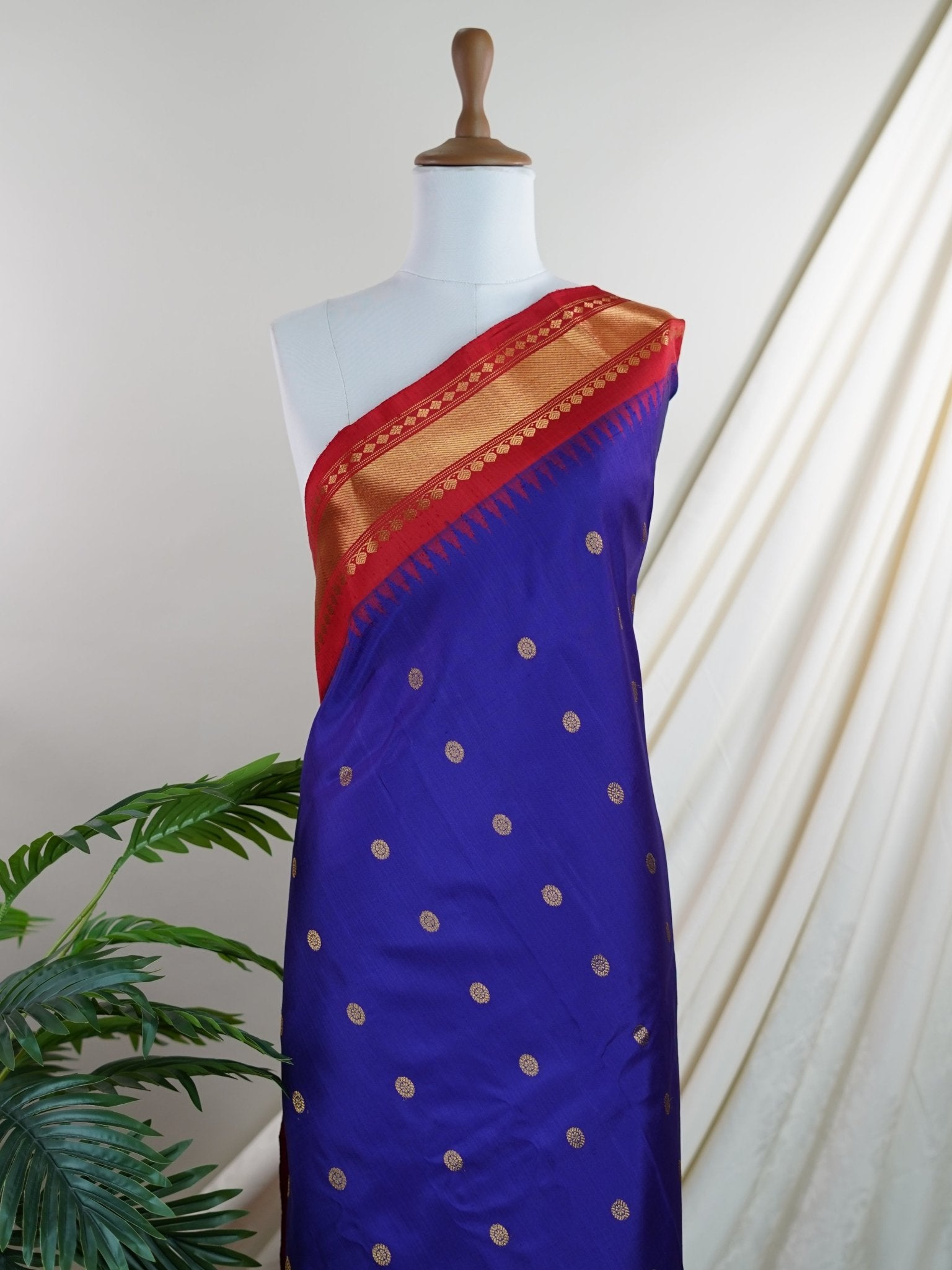 Gadwal Silk Blue 100% Pure Silk - Manoranjitham Weaves - Handloom Store