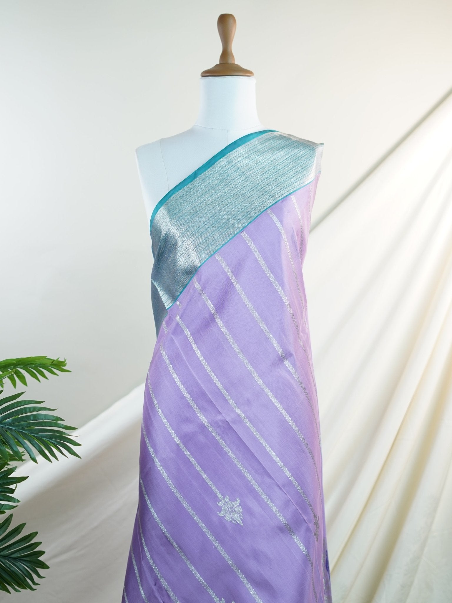 Venkatagiri Silk 100% Pure Silk - Manoranjitham Weaves - Handloom Store