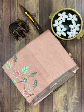 tissue This 100% Pure Cotton silk saree, adorned in Pink and detailed with Semi Pure Zari weaving, reflects the grandeur of Rajasthan. The timeless Handprint motifs enhance its bridal charm. A perfect blend of luxury and tradition, it is designed for those who appreciate fine craftsmanship. Suruti - Cottons & Linens saree - Manoranjitham Weaves - Handloom Store