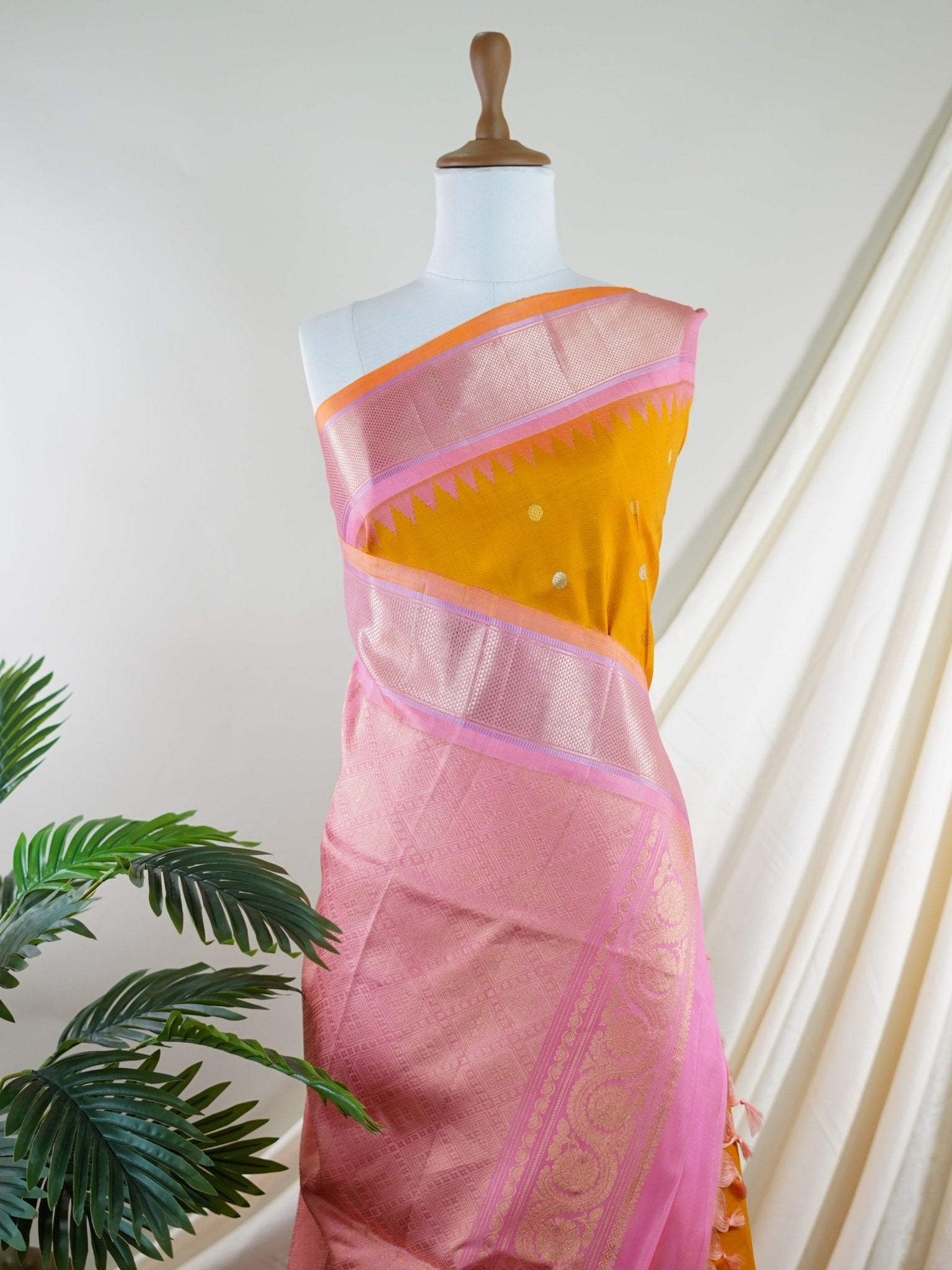 Gadwal Silk 100% Pure Silk - Manoranjitham Weaves - Handloom Store