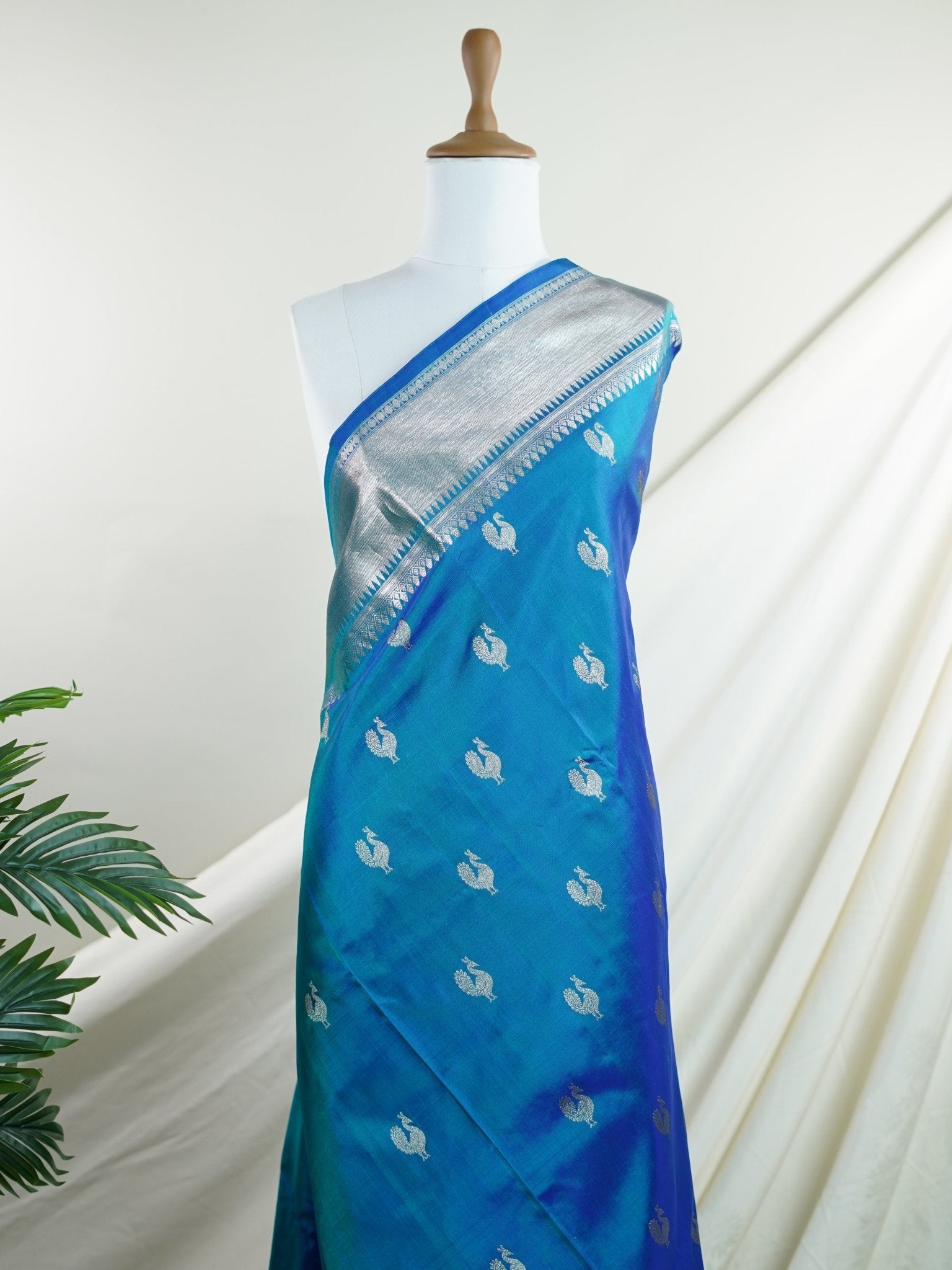 Venkatagiri Silk 100% Pure Silk - Manoranjitham Weaves - Handloom Store