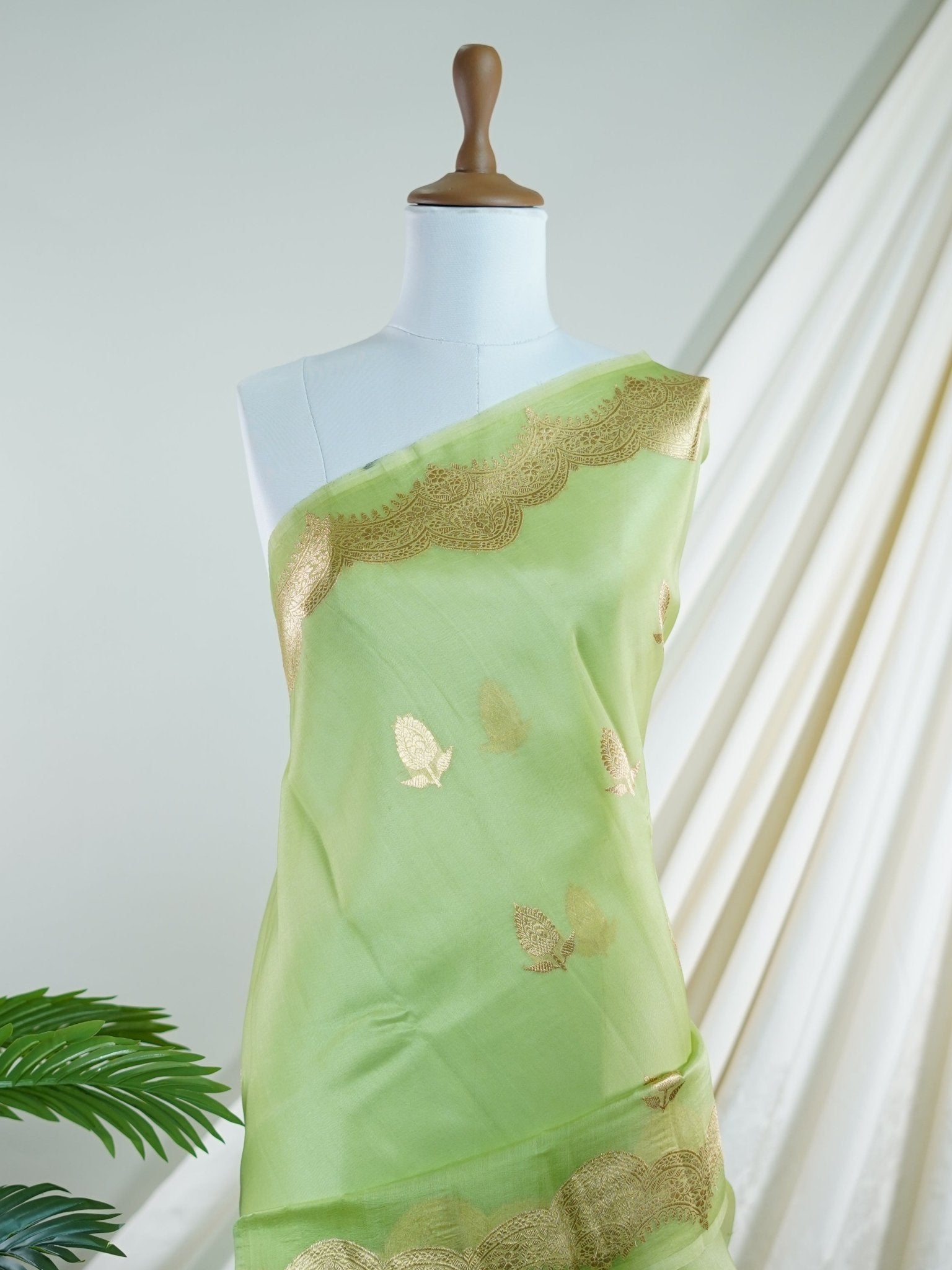 Katan Green 100% Pure Katan Soft Silk - Manoranjitham Weaves - Handloom Store