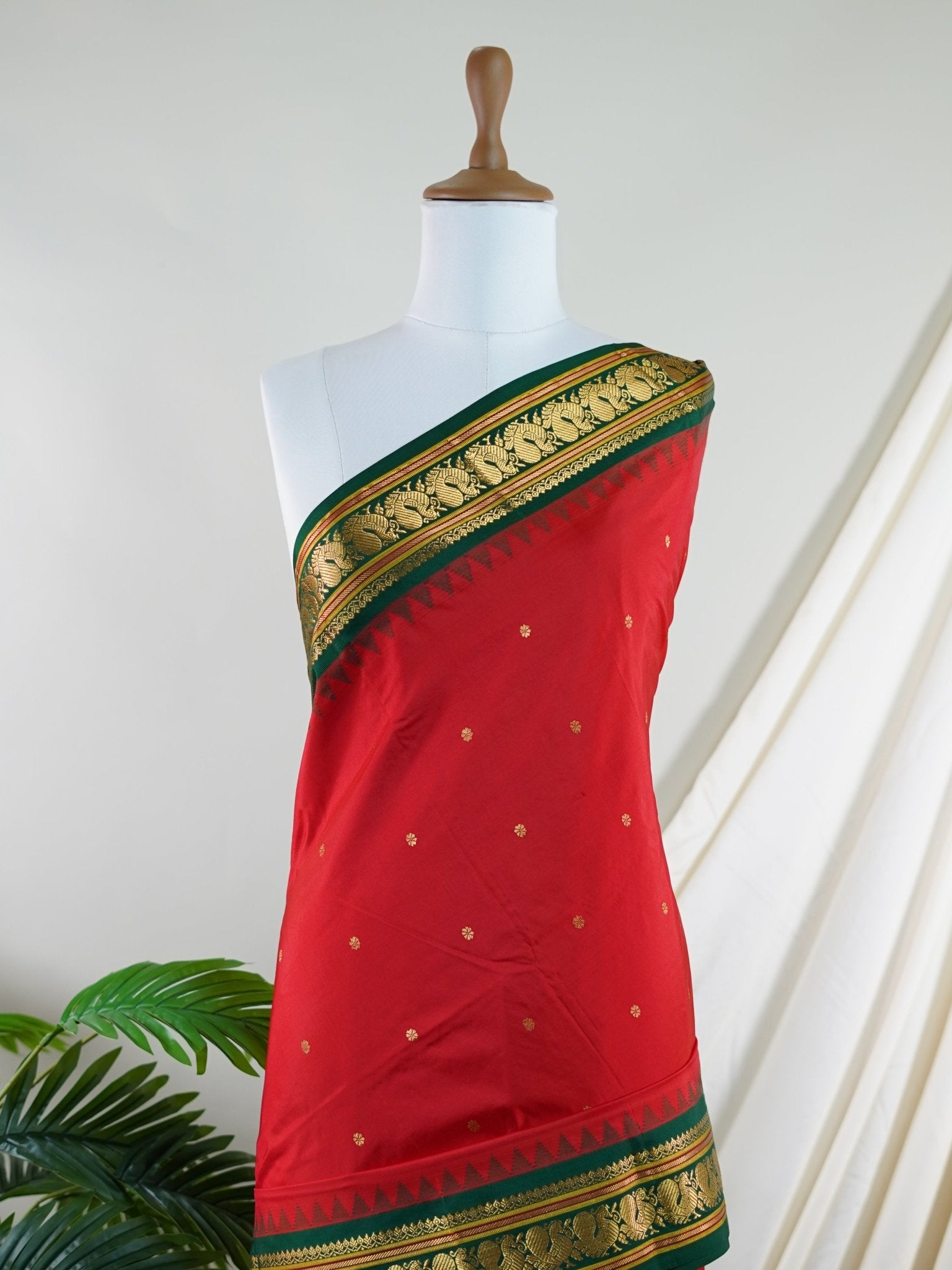Narayanpet Red 100% Pure Silk - Manoranjitham Weaves - Handloom Store