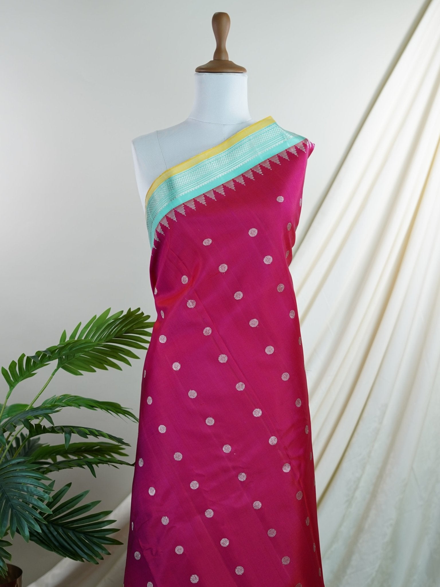 Gadwal Silk Grey 100% Pure Silk - Manoranjitham Weaves - Handloom Store