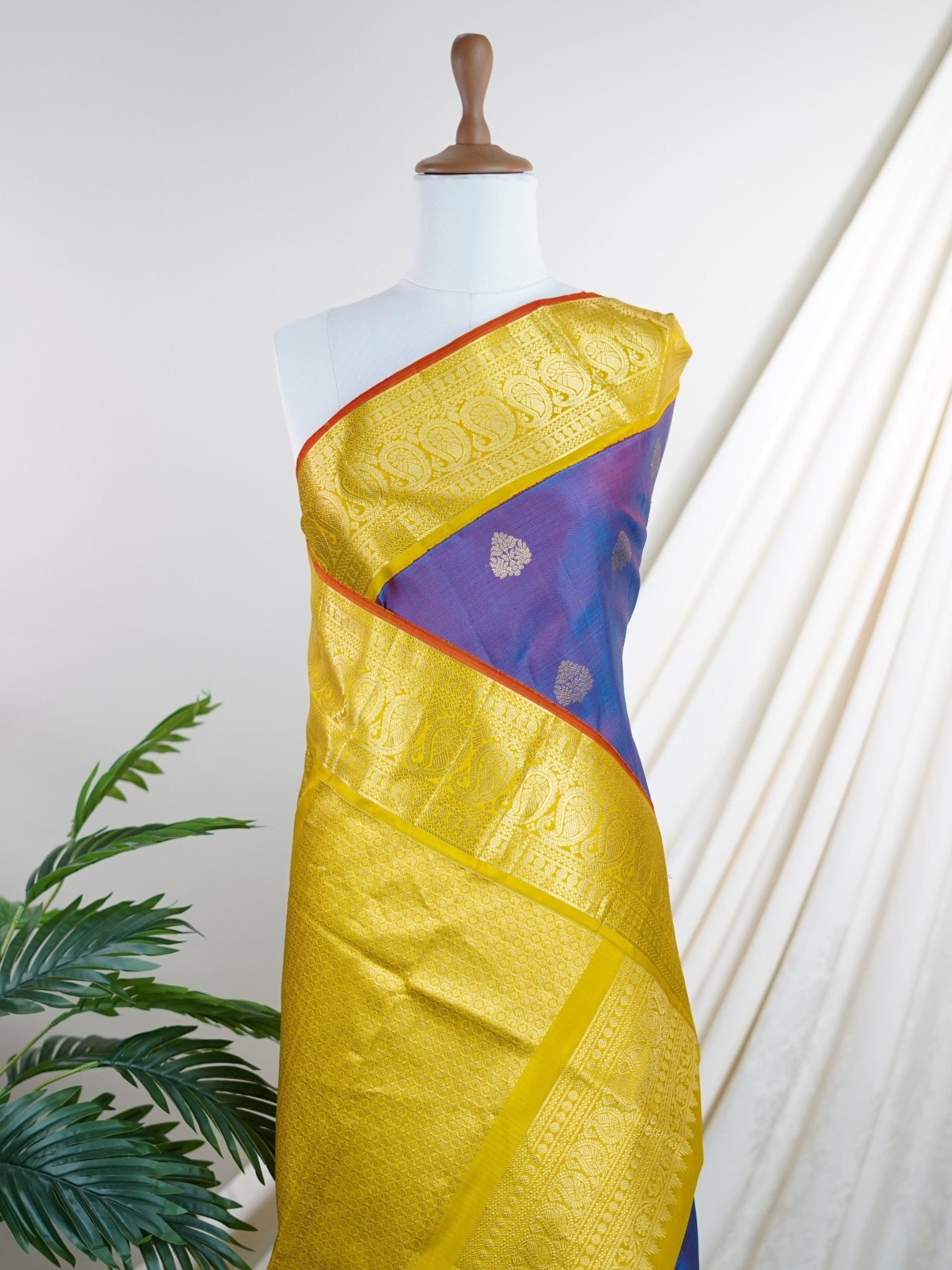 Gadwal Silk Peacock Blue 100% Pure Silk - Manoranjitham Weaves - Handloom Store