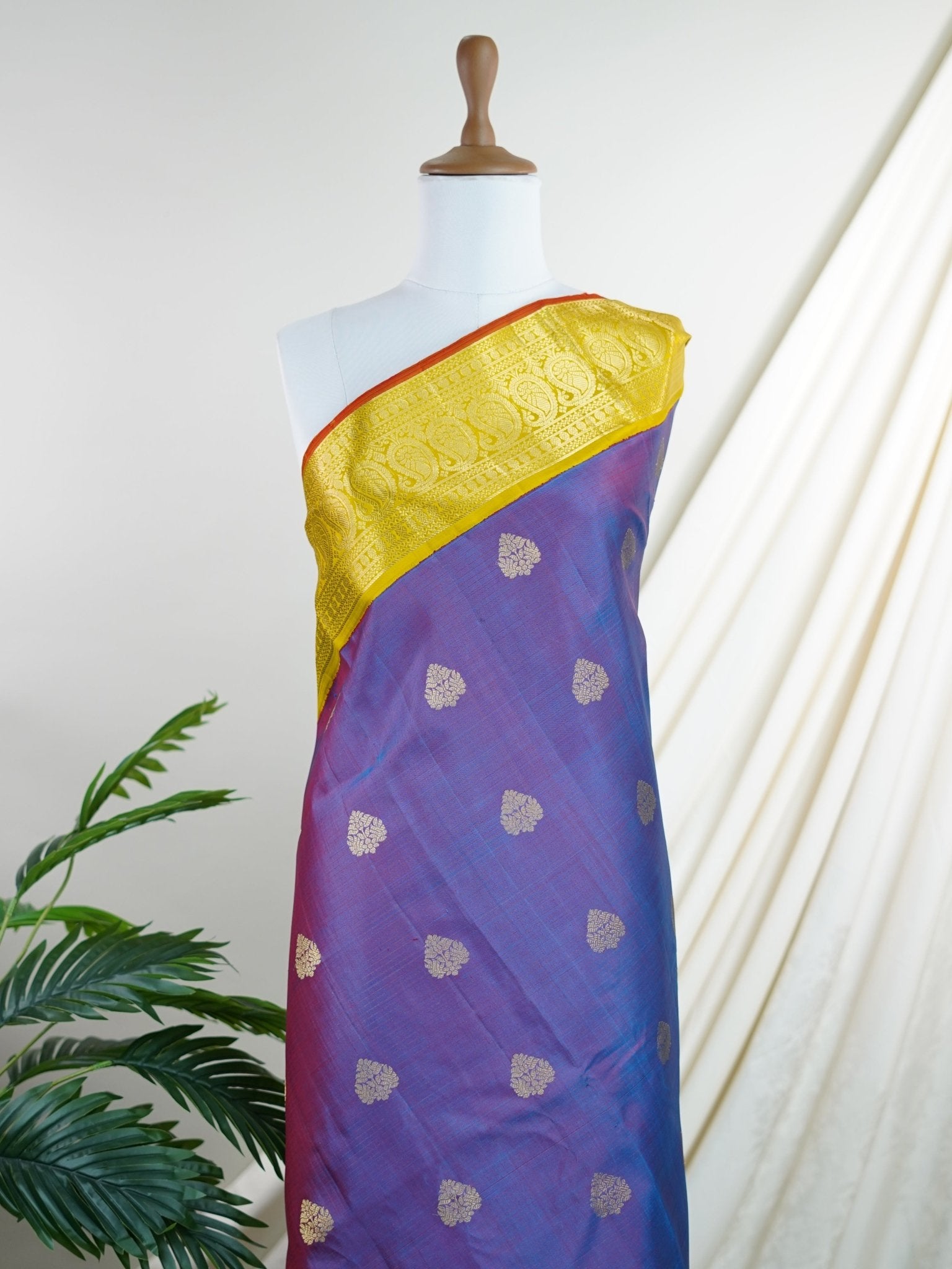 Gadwal Silk Peacock Blue 100% Pure Silk - Manoranjitham Weaves - Handloom Store