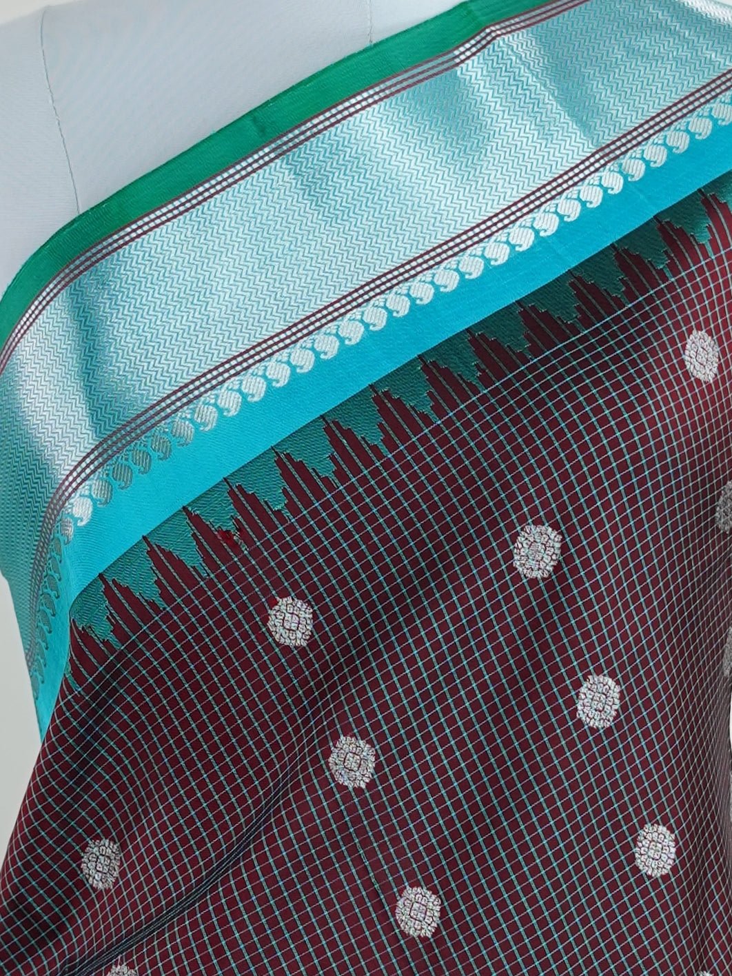 Gadwal Silk Maroon 100% Pure Silk - Manoranjitham Weaves - Handloom Store