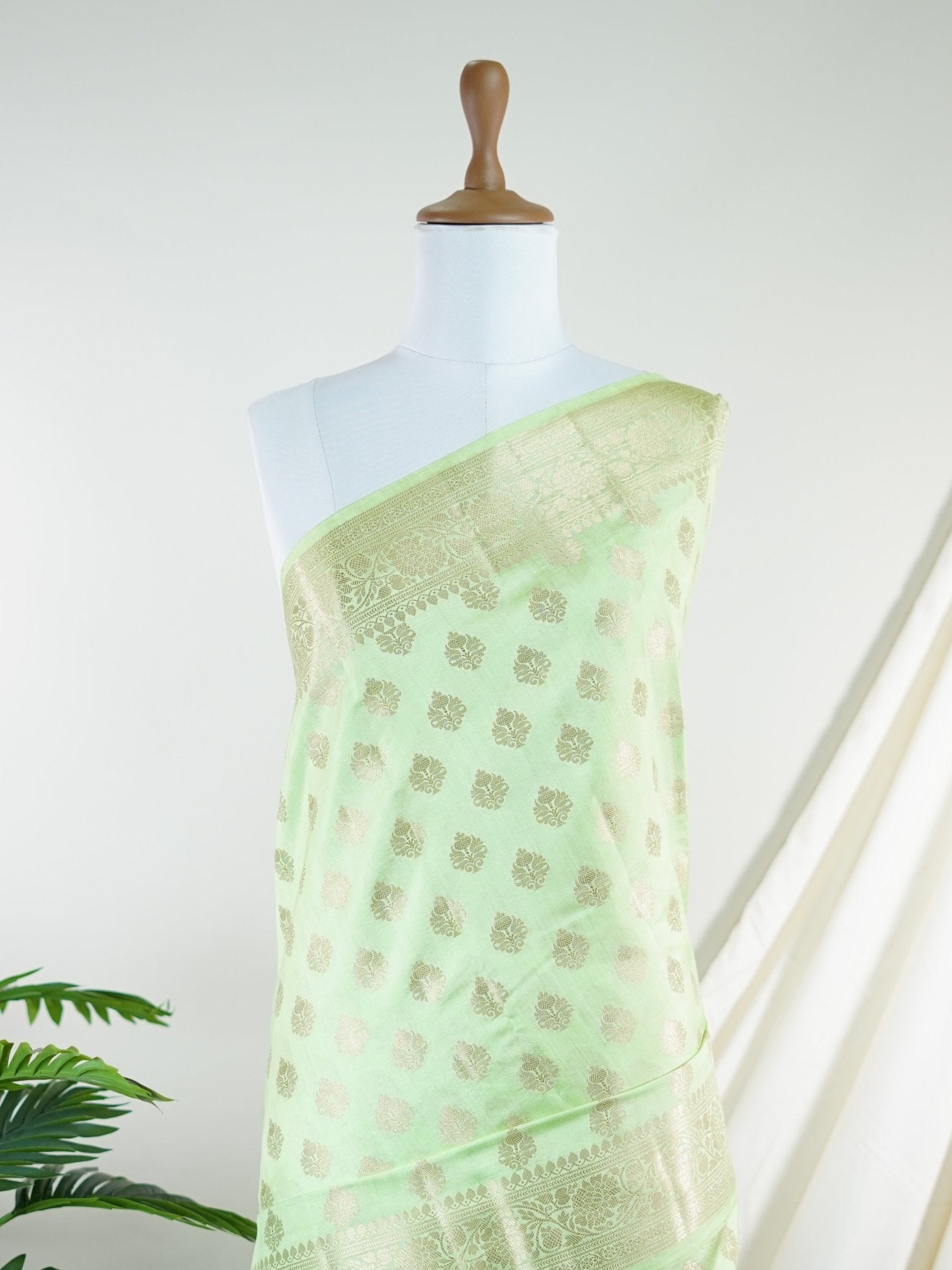 Chiniya Silk Green 100% Pure Chiniya Silk - Manoranjitham Weaves - Handloom Store