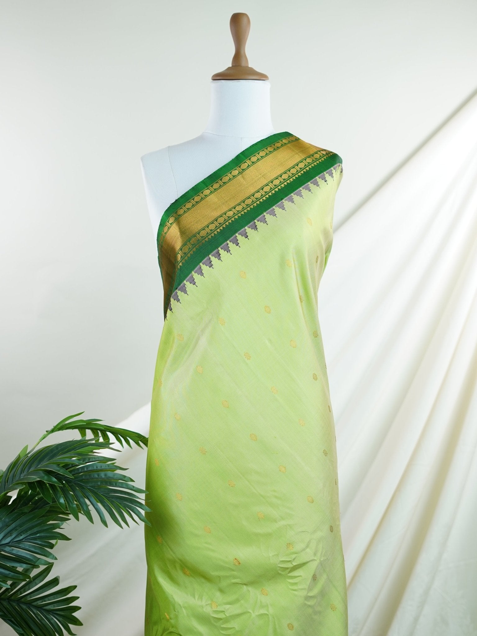 Gadwal Silk 100% Pure Silk - Manoranjitham Weaves - Handloom Store