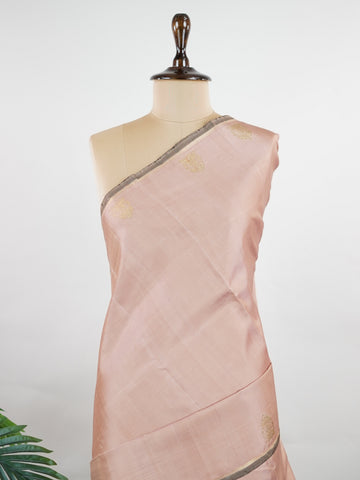 Kanchipuram Silk Crafted in 100% pure silk, this plain Kanchipuram saree with pure zari and a borderless silhouette radiates understated bridal elegance. #Manoranjitham #KanjivaramSilk #PureZari #HandloomHeritage #TimelessWeaves Pamasundari - Manoranjitham Weaves - Handloom Store
