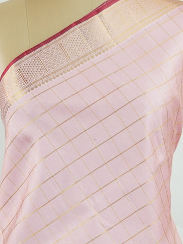 Kanchipuram Silk This red and gold Kanchipuram saree features bold buttis, rich 2G zari, and a majestic large border that wraps the wearer in splendour. #Manoranjitham #ButtiSaree #RedGoldSilk #2GZariWeaves #BridalSaree Vishnumaya - Manoranjitham Weaves - Handloom Store