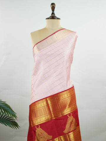 Kanchipuram Silk This red and gold Kanchipuram saree features bold buttis, rich 2G zari, and a majestic large border that wraps the wearer in splendour. #Manoranjitham #ButtiSaree #RedGoldSilk #2GZariWeaves #BridalSaree Vishnumaya - Manoranjitham Weaves - Handloom Store