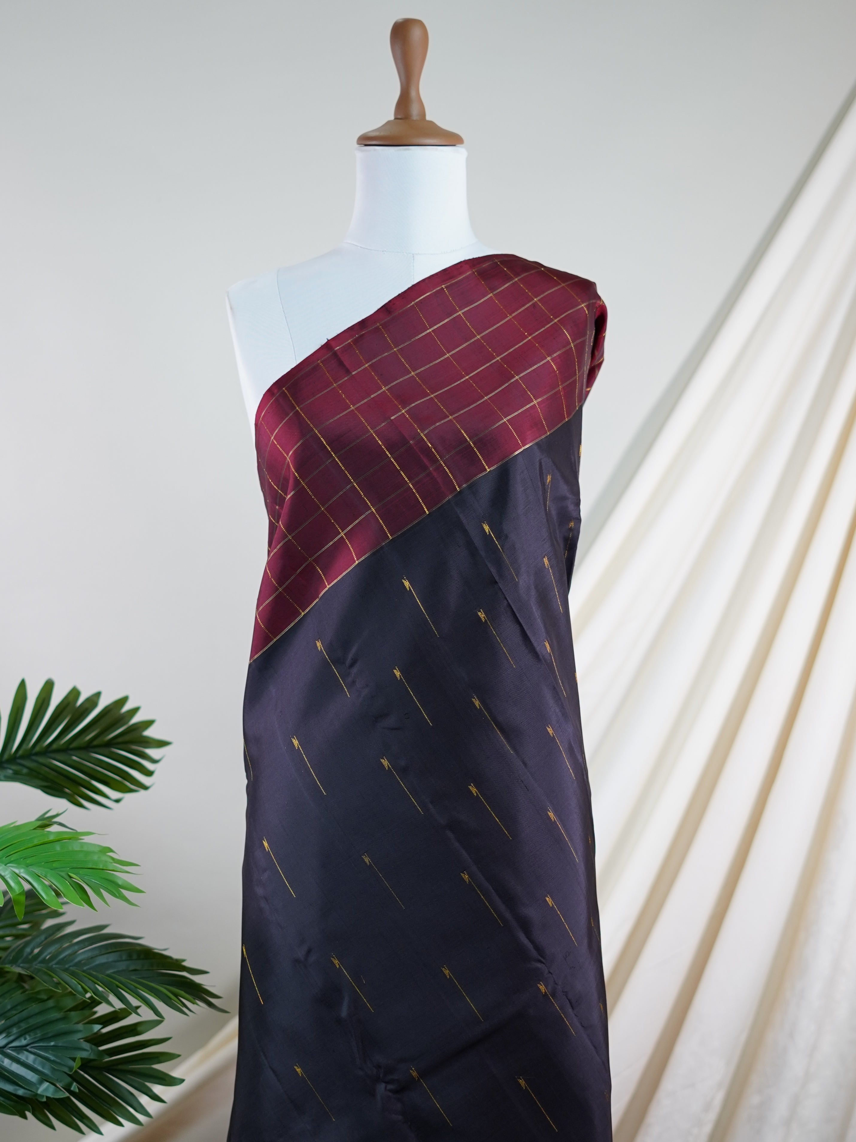 Kanchipuram Silk Black 100% Pure Silk  - Manoranjitham Weaves - Handloom Store