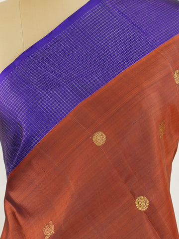 Kanchipuram Silk Rich brown silk meets regal purple in this Oosikattam masterpiece. The zari buttas sparkle subtly, adding festive warmth. Ideal for heritage celebrations and grand gatherings. A drape woven to command admiration. #BrownPurpleSilk #OosikattamDesign #PureZari #LuxuryTradition Suryakantham - Manoranjitham Weaves - Handloom Store
