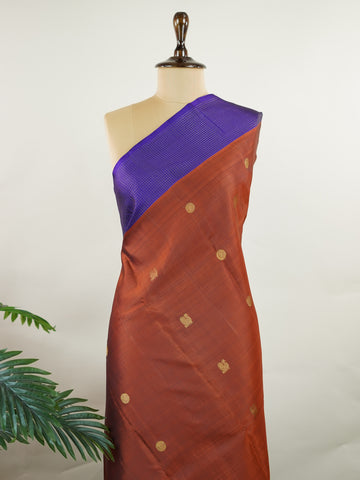 Kanchipuram Silk Rich brown silk meets regal purple in this Oosikattam masterpiece. The zari buttas sparkle subtly, adding festive warmth. Ideal for heritage celebrations and grand gatherings. A drape woven to command admiration. #BrownPurpleSilk #OosikattamDesign #PureZari #LuxuryTradition Suryakantham - Manoranjitham Weaves - Handloom Store